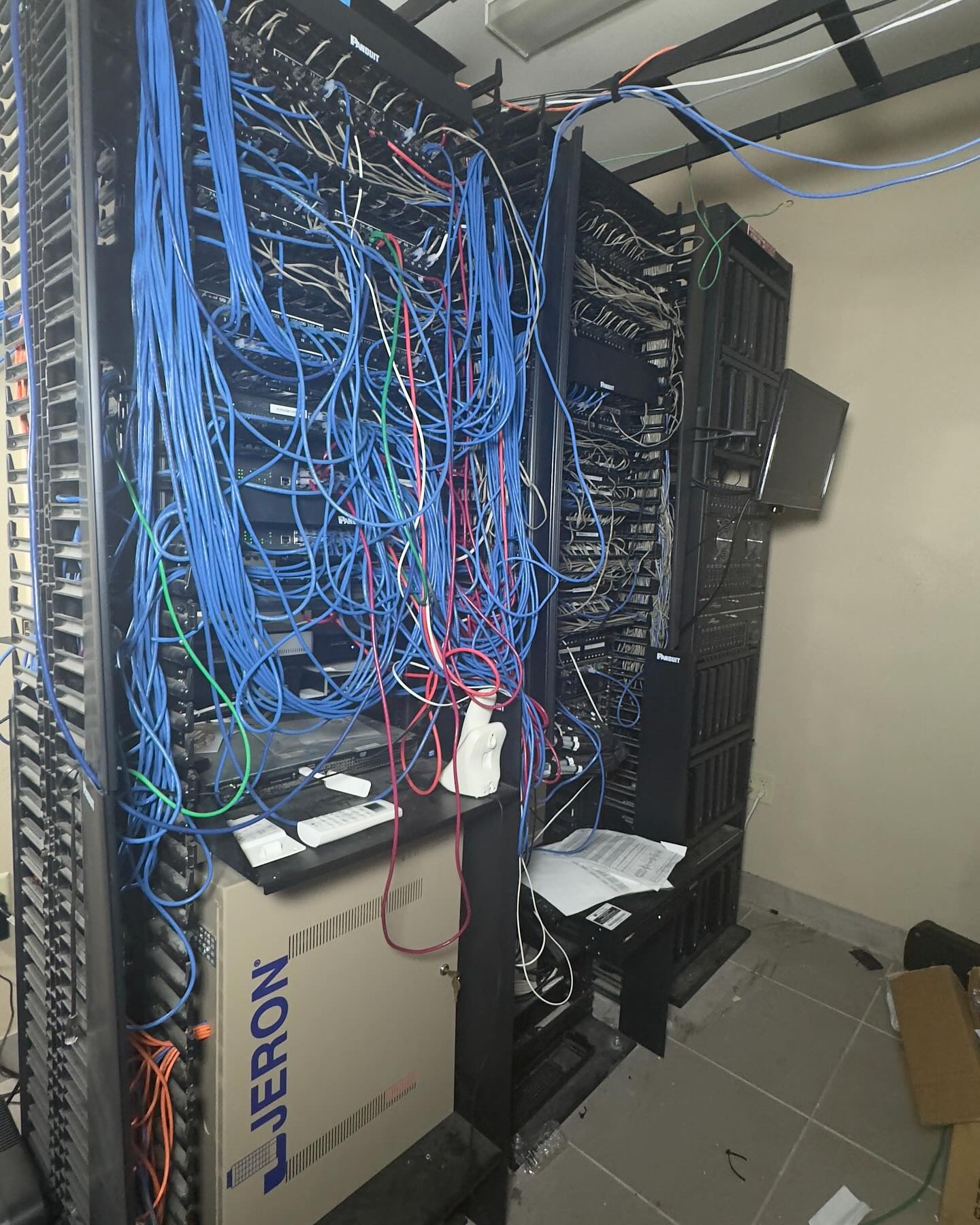 Is your server room a mess and you don’t know what goes where? Call us to organize your room ASAP!!