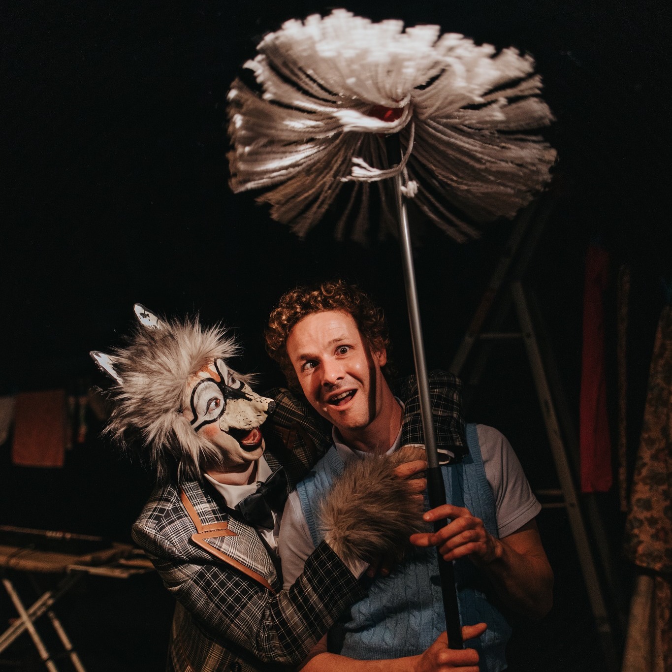 Dimanche 14 avril à 16h30 à la @@labouchedair à Nantes avec le spectacle mon spectacle jeune public "Quand les poules auront des dents"
En duo avec @jeremiepontier dans une mise en scène de @patrice_thibaud
Prod @victoriemusic