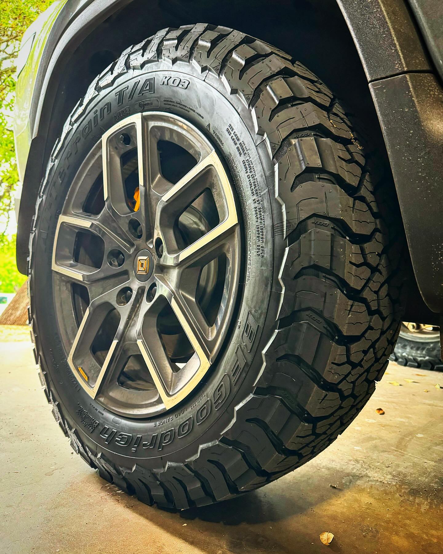 New shoes! Went with @bfgoodrichtires K03s in stock size. So far they’re so much quieter around town when compared to my OEM Pirellis with 18k miles on them. 🛞😎👍🏼 Thanks to @discount_tire for the quick install.
