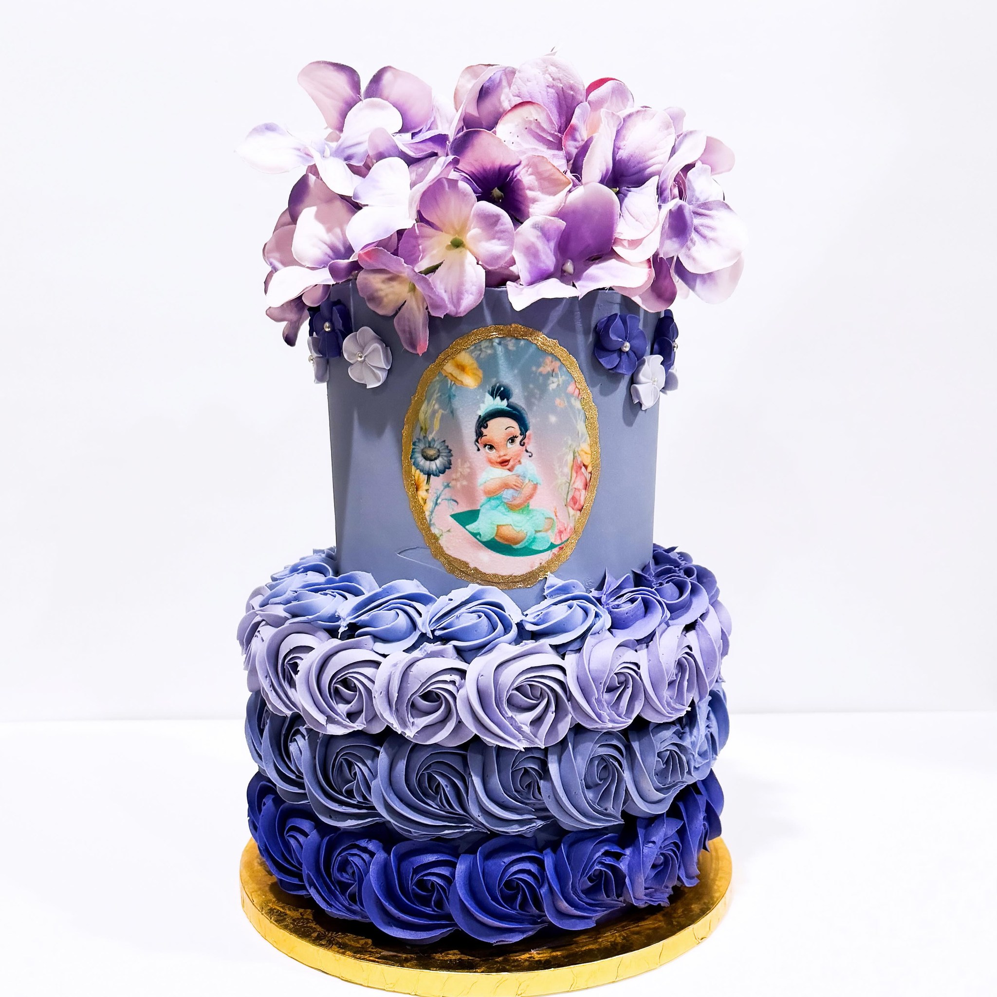 baby in bloom🪻🌸
This “Princess Tiana” inspired baby shower cake is by far one of my favorites! I’m so in awe of the design and thankful I was able to add a little “sweetness” to such a beautiful occasion💜
Thank you for the opportunity @l.a_latoya 🥰
-
-
-
-
-
-
#janaeshouseofbread #757 #757baker #757bakery #hamptonroadsva #hamptonroads #virginia #vabeach #baker #bakery #teenbaker #teenbakersofinstagram #fyp #fypシ #explore #bakers #cake #birthday #blackowned #disney #757bakers