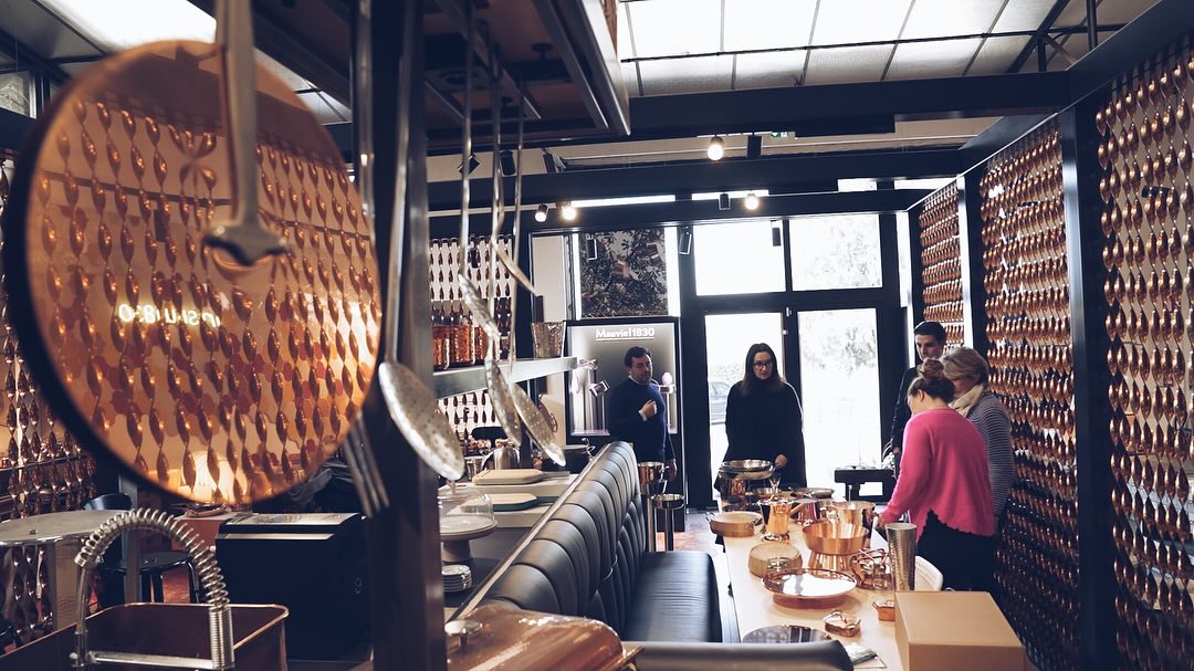 Pendant plusieurs jours, nous avons suivi le travail des artisans de la maison Mauviel 1830 ! Merci à eux pour leur accueil, leur passion !
#corporate #institutionnel #reportage #documentaire #entreprise #artisanat