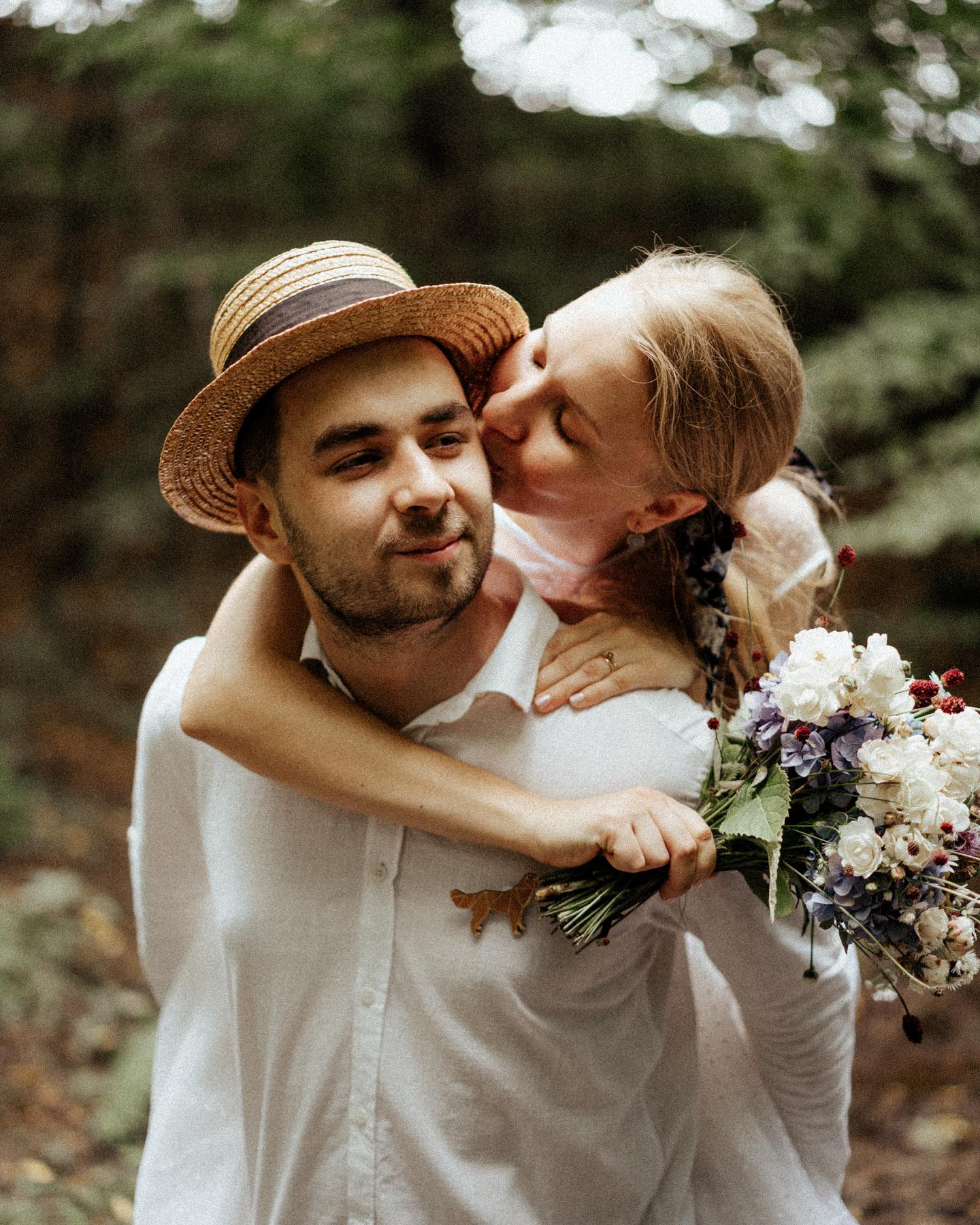 💑 Petr & Lucka - Odraz valašské pohody a lásky. 🌲✨ Máte sen o podobně neopakovatelných záběrech? 📸 Mám ještě pár volných termínů na tento rok! DM pro info a rezervace.
www.eichfoto.cz
#svatba #svatba2024 #SvatebníFotograf #VolnéTermíny #svatebnifoto #weddingphotography
