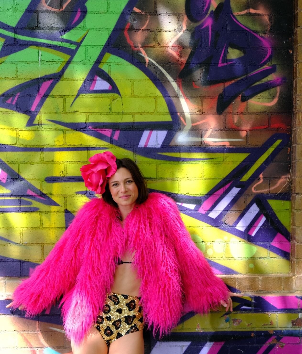 Hey, fellow entrepreneur! Tired of cringing at the mere mention of “personal branding” shoots? I’ve got news for you: Let’s rebrand it as a shoot for the empowered entrepreneur ✨
Picture this: You’re not just awkwardly posing in front of the camera; you’re owning your personal power like a boss! We’ll dive deep together, uncovering the message you want to convey through your images & most importantly, how do you want your clients to feel when they see you?
Check out @juliavogl_ , rocking the streets in vibrant colors, oozing confidence and energy. That’s the vibe of an empowered entrepreneur doing it her way!
#MelbournePhotography #Studio5AMagic #MelbourneBusiness #VisualStorytelling #BrandPhotography #MelbourneEntrepreneurs #CaptureTheMomentMelbourne #BusinessBranding #Studio5APhotography #MelbourneCreatives #BusinessVisuals #InstaMelbourne #MelbourneSmallBusiness #MelbourneMarketing #CreativeContentMelbourne #BusinessPhotography