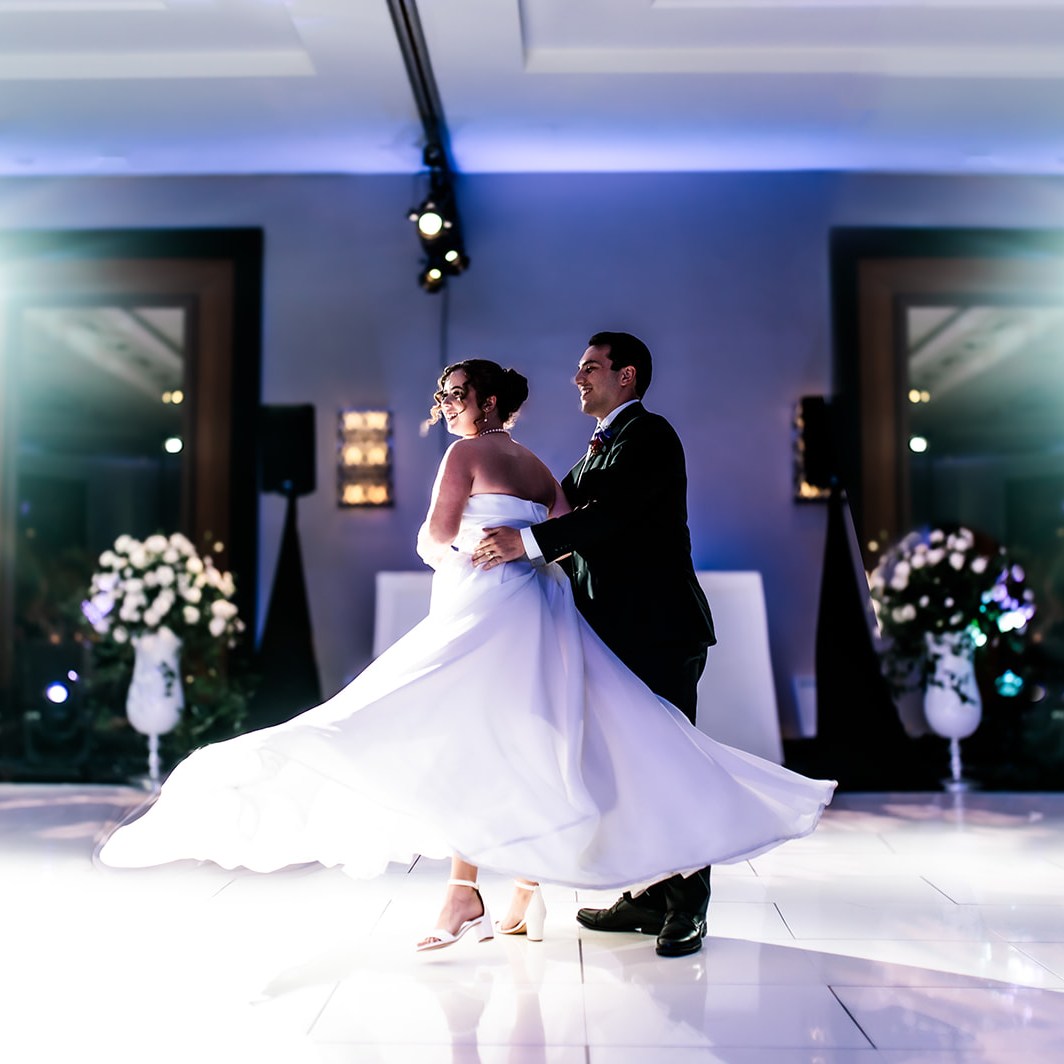 A first dance that will never be forgotten <3 #bostonwedding #bostonweddings #bostonweddingvenue #bostonweddingphotography #bostonweddingphotographer #firstdancewedding #newenglandwedding #newenglandweddings #newenglandweddingvenue #newenglandweddingphotographer #newenglandweddingphotographers #anne_mariephotography