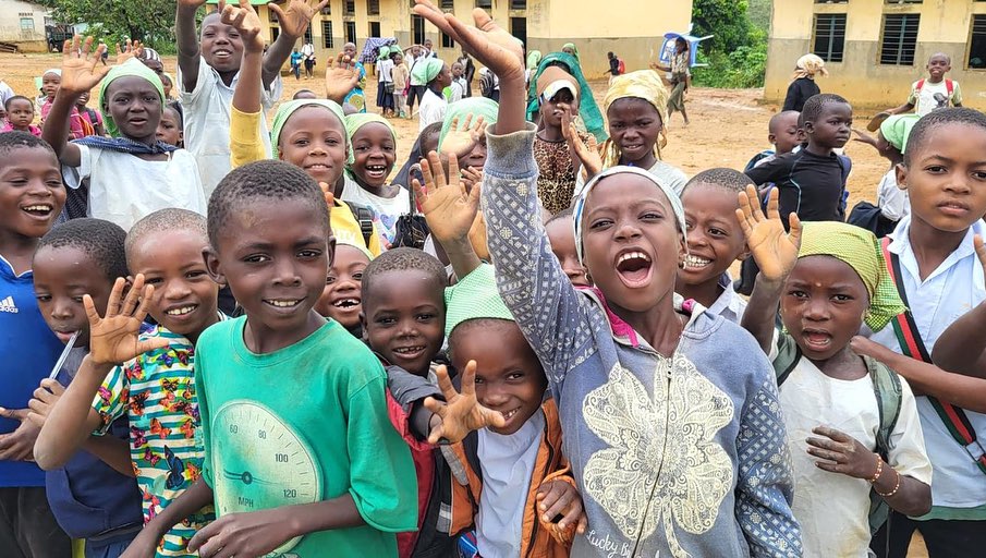 Good morning from Boko, a province in central Congo ☀️
The team of @iog_austria visited the construction site and we cannot wait to update on the progress of the training center. A safe space where orphaned or underprivileged girls will be offered a two-year free education in tailoring, empowering them to build a foundation for a self-determined life. 💛
📷 Jacob Everke