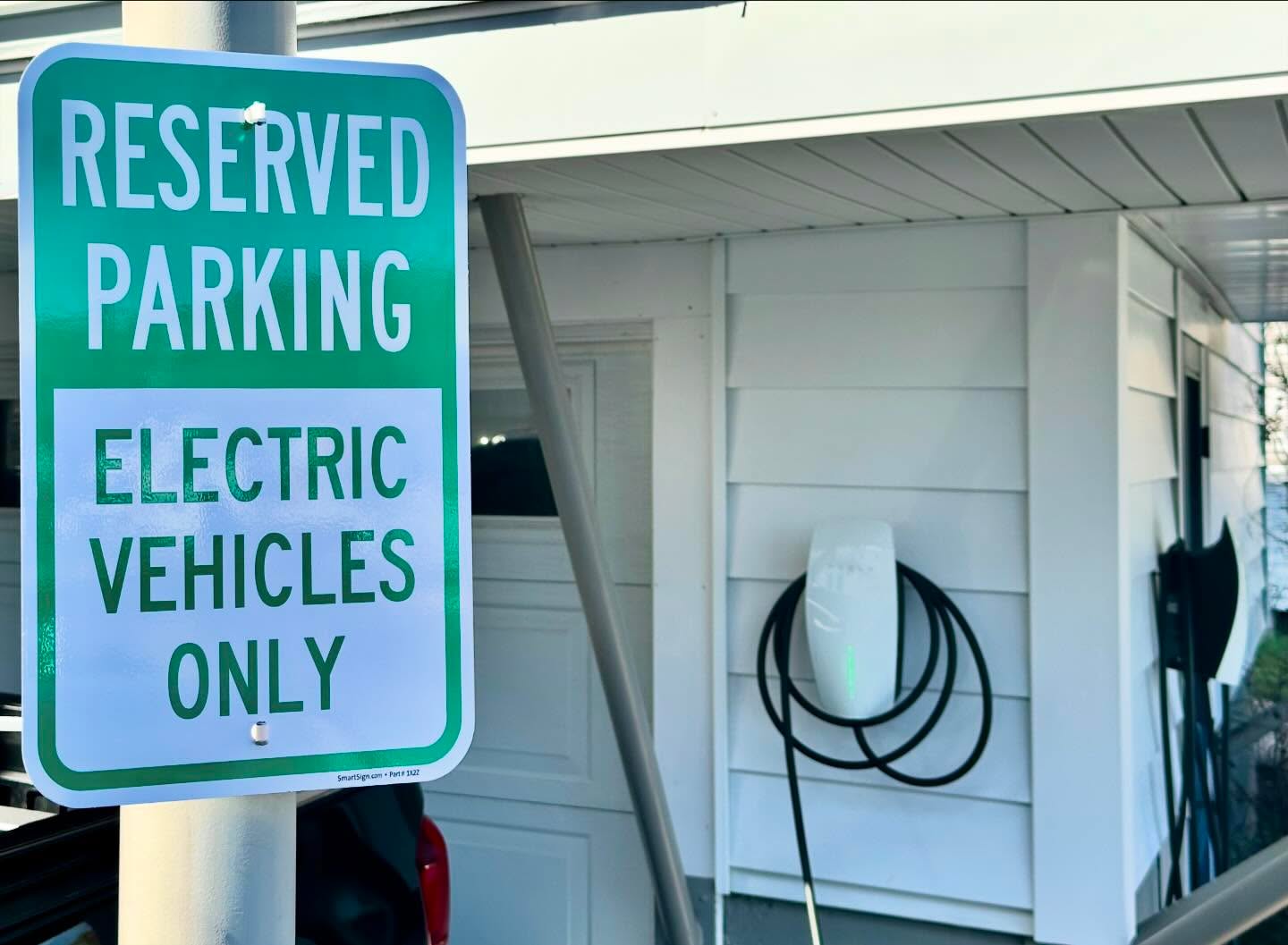 Traveling in an EV? No problem! Charging now available at the Harborage Inn. We partnered with @teslamotors to offer Level 2 Destination Charging with 2x Universal Chargers available for any EV.