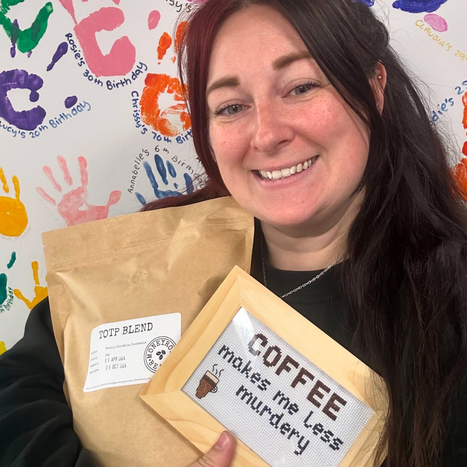 📬Special delivery from @moneyrowbeans ☕️
We are now proud to serve coffee beans hand roasted on site at @mossendgardenvillage 😍
Just ask us for a coffee menu next time you’re in the studio, we will be designing and placing new coffee menus on every table in the next couple of weeks to showcase our lovely new beans!!
#freshroastedcoffee #brazilliancoffee #colombiancoffee #quatemalancoffee #coffeeblend #bespokecoffeeblend #totpblend #moneyrowbeans #smallbizcollab #smallbusinesscollab #topofthepots #potterypainting #potteryandcoffee