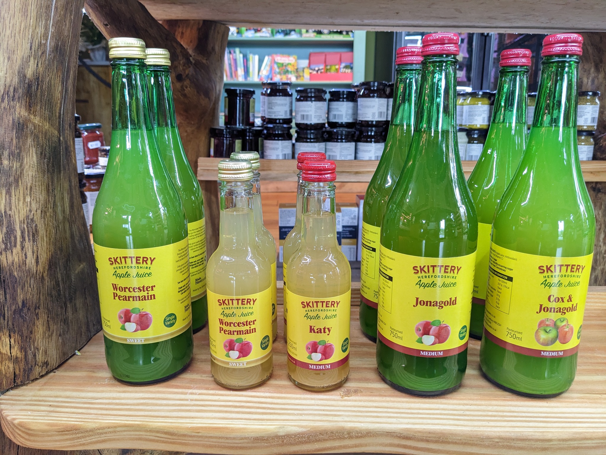We have some tasters out today and tomorrow! We are now stocking more varieties of apple and pear juice from Skittery (formally Jus) with a new smaller bottle available. Come and have a sip, its delicious!
