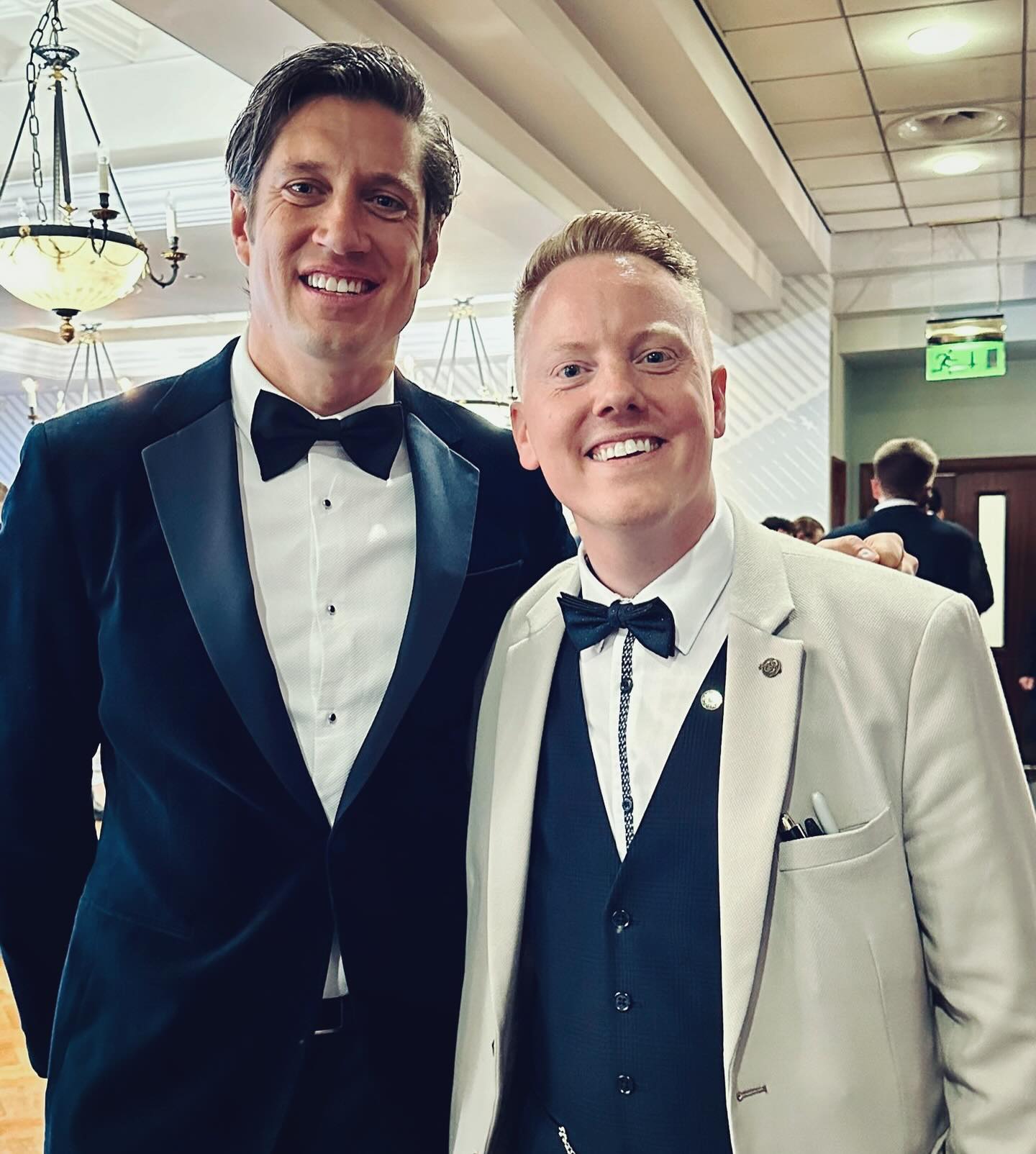 I was lucky enough to do magic for @vernonkay yesterday at Bolton Wanderers for their end of season awards dinner. What a guy 🙌🏼.
13 years I’ve been the resident magician at @officialbwfc 🥹. The fans, staff, players and players families really are amazing people to entertain and I feel very fortunate for all their help and support throughout the years ☺️.