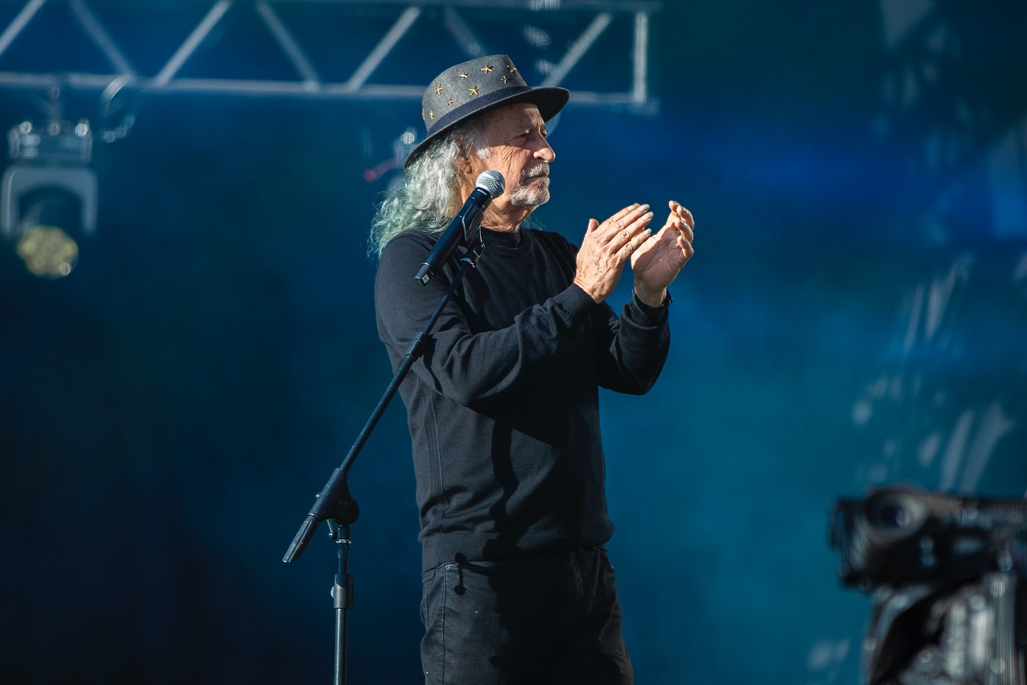 Tivemos o privilégio de fotografar um dos grandes nomes da música brasileira, @alceuvalenca.