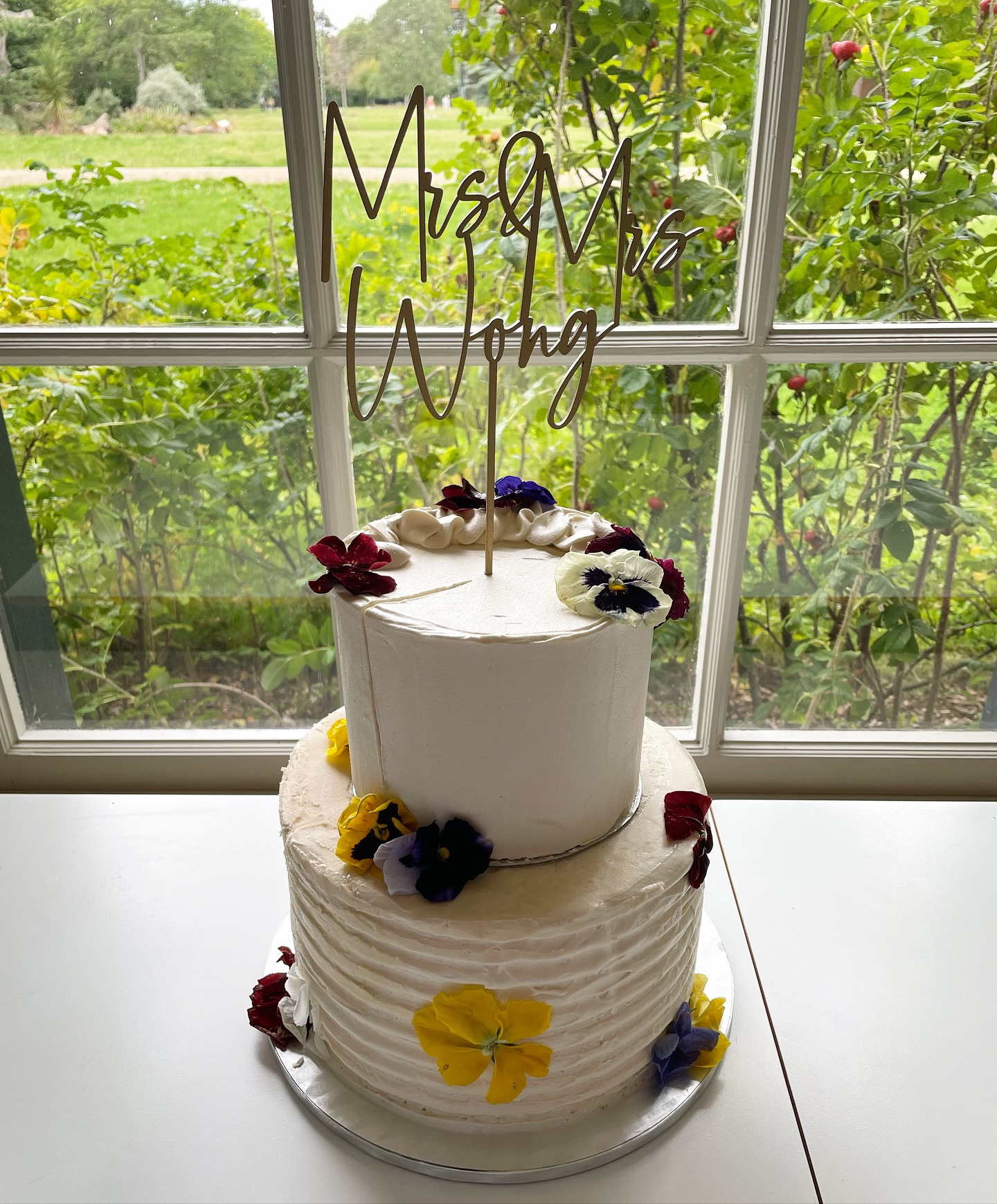 Steeped in history and surrounded by gardens, Pitzhanger Manor & Gallery and its grounds offer a handsome setting for a wedding in the city.🥂
As one of @pitzhanger’s approved caterers for receptions, let us craft the wedding of your dreams with exquisite food and drinks, complemented by a show-stopping wedding cake.
To learn more visit: www.rootsandberries.co.uk/private-hire-events
