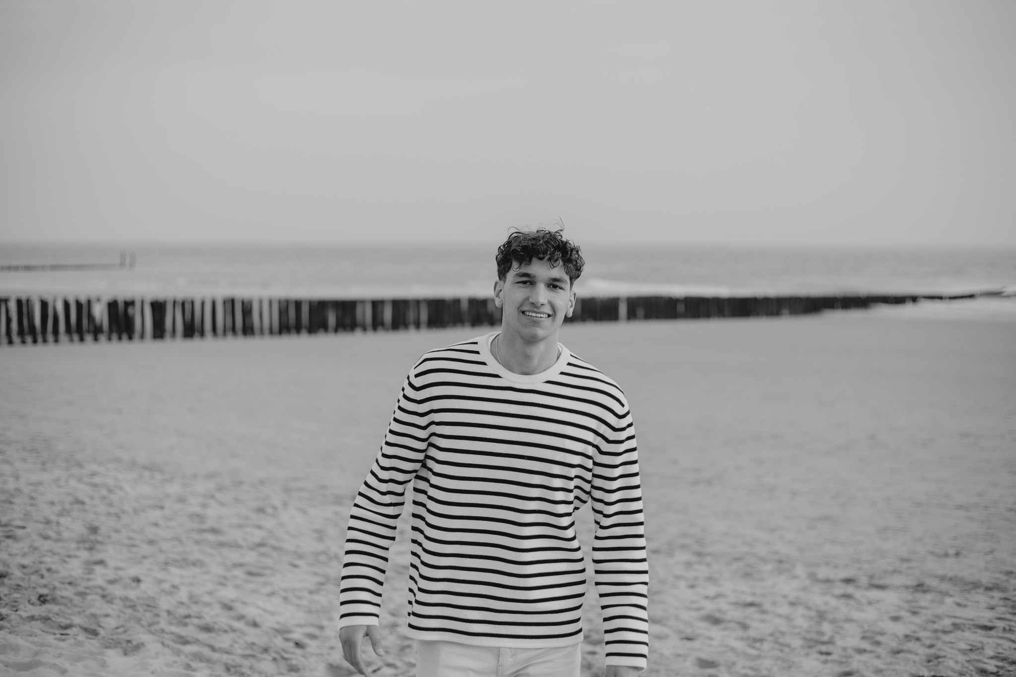 // beach days with @lscndr
#beachdays #malemodel #portrait #portraitshooting #blackandwhite #blackandwhiteshooting #photography #beachshooting