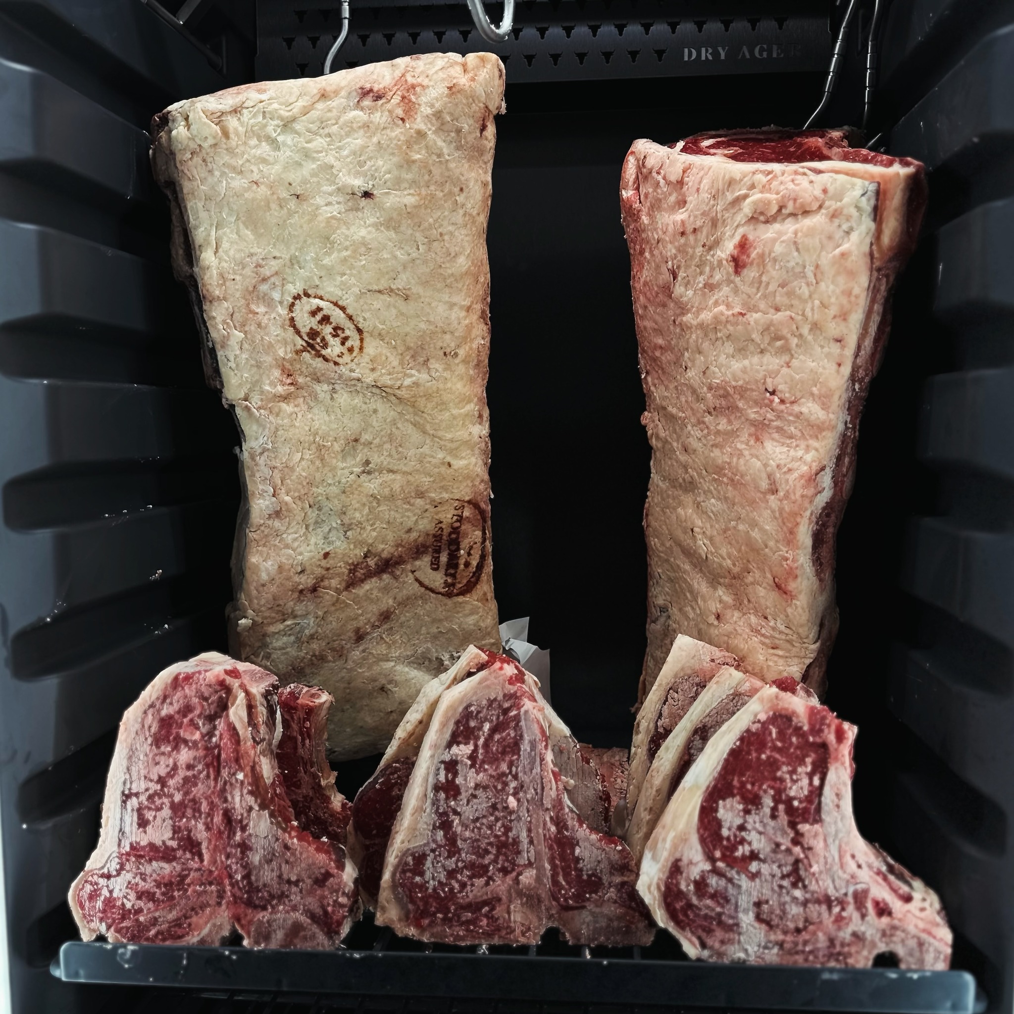 We dry age our beef for minimum of 40 days, so you can enjoy the best quality steak at Sauce and Flour 🥩 👌🏼
#restaurant #maidenhead #fresh #food #steak #pasta #delicious #amazing #dryaged #beef #sauceandflour