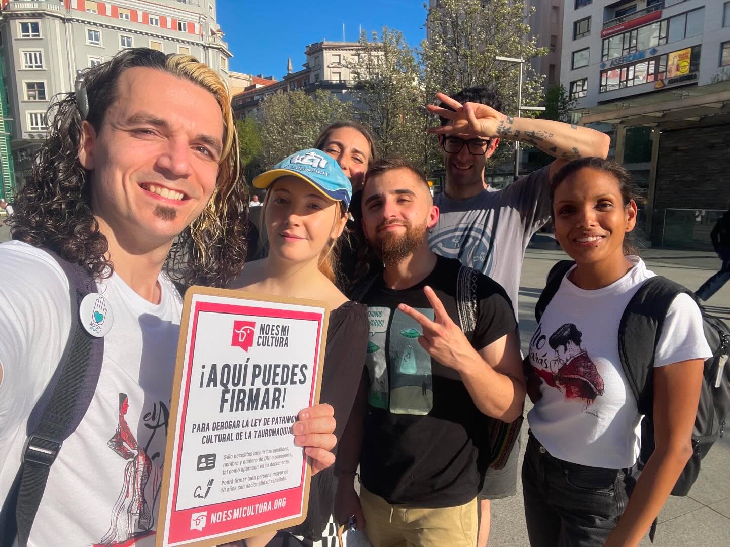 Primer evento de @noesmicultura.ilp es Santander. Casi 100 firmas recogidas para la ILP “No es mi cultura” que busca derogar la Ley 18/2013 de patrimonio cultural de la tauromaquia. 👏🏻🚫🐂Muchísimas gracias a todas las personas que firmasteis y todos los activistas de @magicoflife.es @activism.wtfsantander y @lamanadacantabra que vinisteis a echar una mano. 🙏🏻💚 Este es el primero de muchos eventos a nivel nacional para alcanzar el objetivo de las 500000 firmas antes del 12 de noviembre, el primer paso para que la tauromaquia deje de ser considerada patrimonio cultural. Atentos a nuestras redes para conocer los próximos eventos de recogida de firmas. Podéis encontrar toda la información de esta ILP en @noesmicultura.ilp
❤️✊🏻🚫🐂
We did the first event in Santander, Spain, to collect signatures for this important ballot initiative to change the law so the bullfighting is not considered cultural heritage anymore, that way Spanish citizens won’t continue paying this barbaric activity with their taxes. This is the first step to ban bullfighting in Spain. ✊🏻🚫🐂
#santander #cantabria #noesmiculturailp #noesmicultura #stoptauromaquia #dinoalatauromaquia #tauromaquiaabolicion #banbullfighting #stopbullfighting #magicoflife #wtf #wearitallvegan #nomataras #thoushallnotkill #luisogarcia #veganfrank #niartenicultura