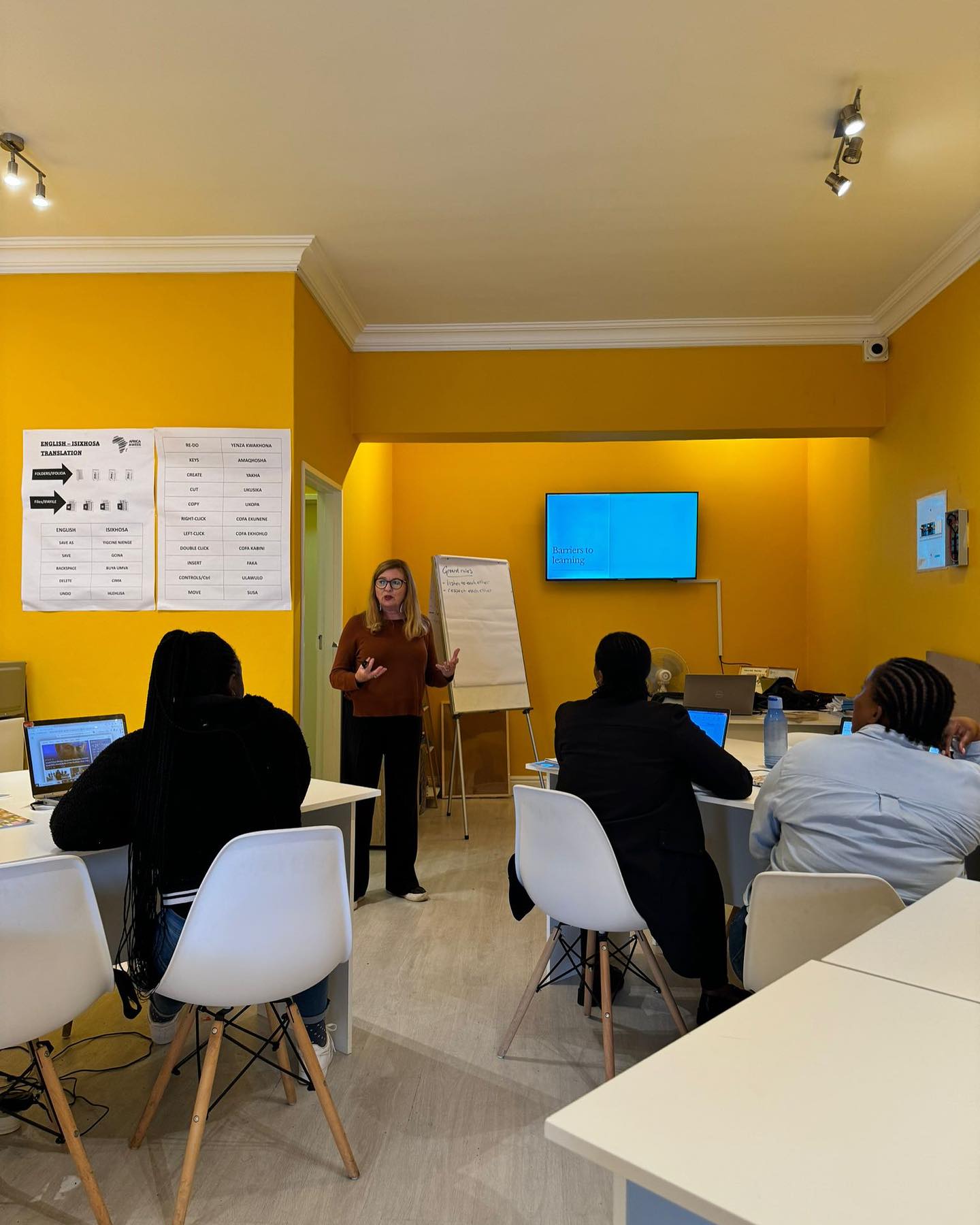 💡 Last Week at Future Hub, we took another step towards excellence with Debroah, a communication trainer and specialist. Throughout the workshop out trainers polished their skills in effective communication, learning techniques for better engagement, active listening and conflict resolution.
Thank you Debroah, for the insightful and inspirational workshop. 💛