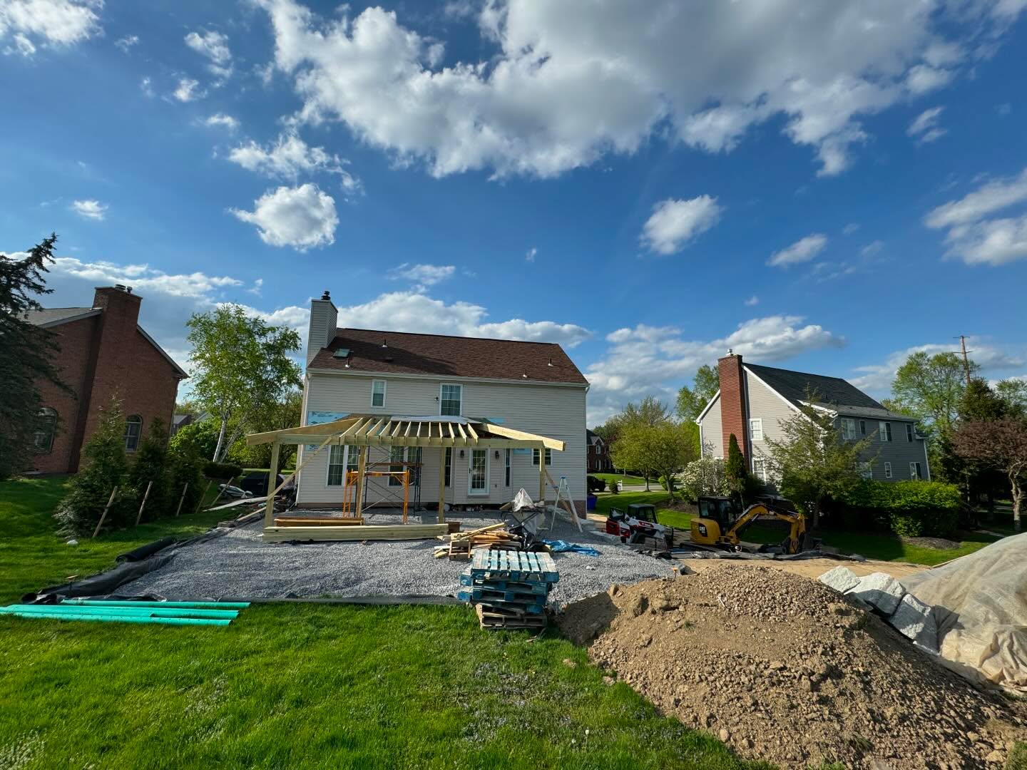 Making progress! Keep an eye out to see the total transformation 👀
#outdoorliving #landscapedesign #luxurylifestyle #luxuryoutdoorliving