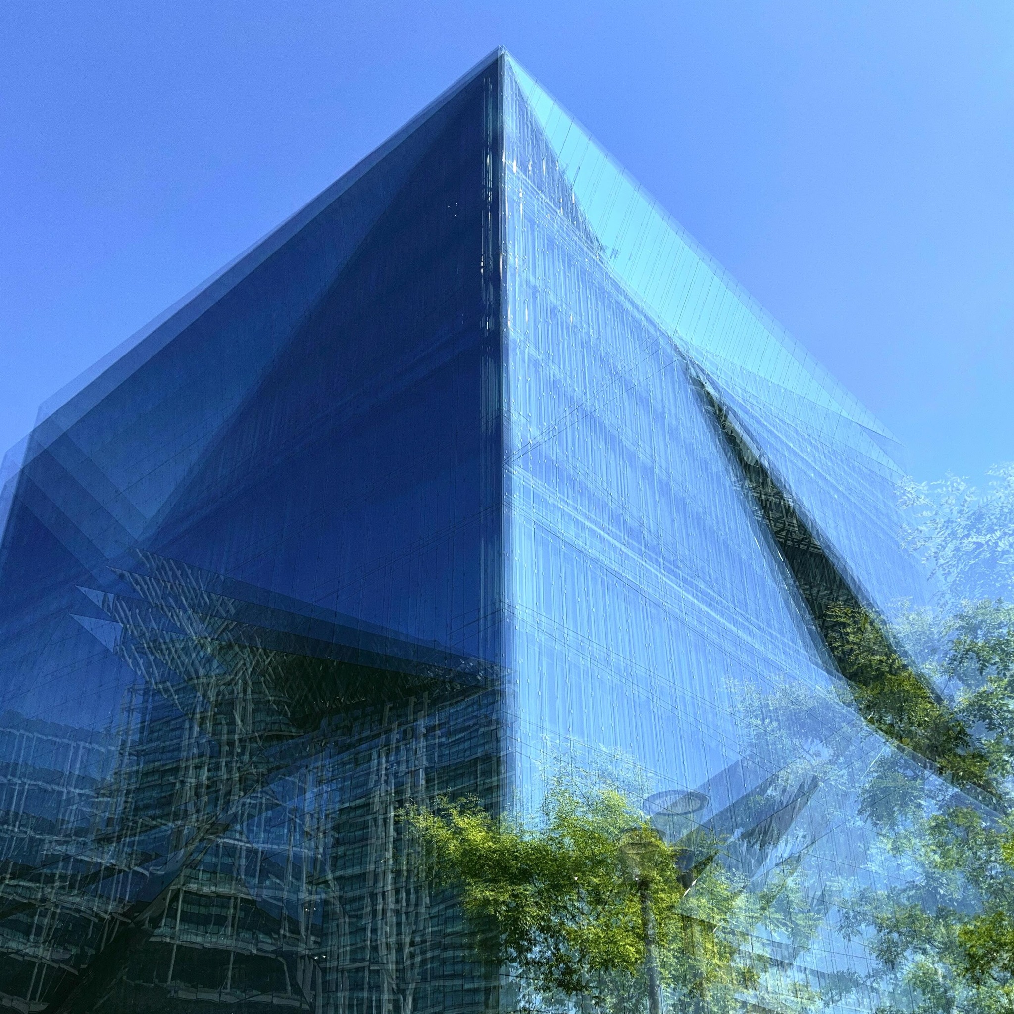 BERLIN IN ONE DAY #experimentellefotografie #multiexposure #nophotoshop #mehrfachbelichtung #visualart #fineartphotography #wallart #wandbilder #abstractart #in motion #experimentalphotography #art #motion #artoninstagram #fineart #ilovehannover #hannoverliebt #timmgrastorf #picoftheday #artography #berlincity #berlin #sunlight #bigcitylights #streetphotography