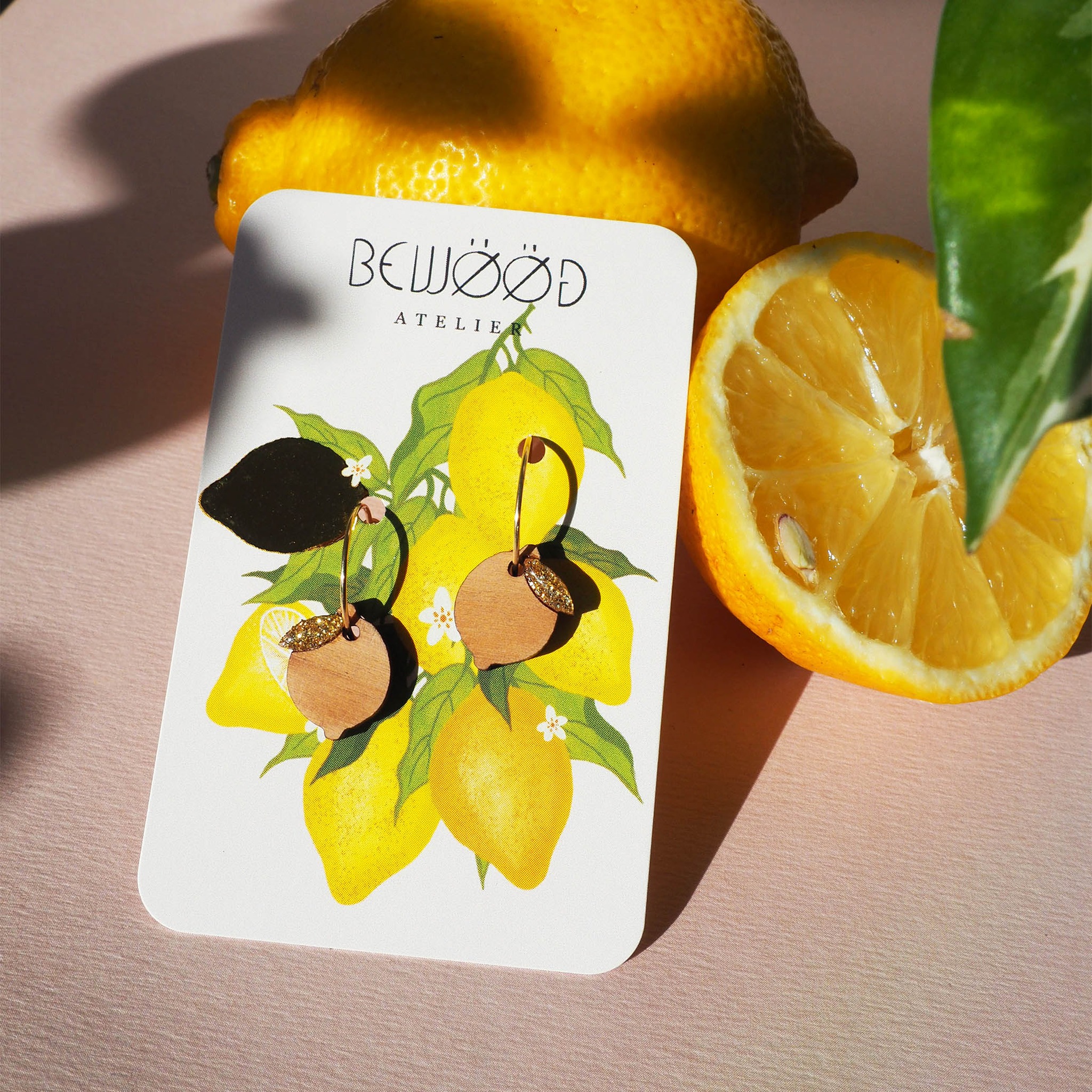 🍋Boucles du jour… bonjour 🍋 En cette journée Mondiale contre l’Homophobie, optez pour ces créoles citron, symboles de fraîcheur et de positivité.
Affichons notre soutien avec style et éclat ! 🏳️🌈💛
Créoles en bois citron plaqué or 14k
Créateur français handmade
https://www.bewoodstore.com
#bijoux #wood #bewood #bewoodstore
#frenchbrand #frenchdesigner
#madeinfrance #madeinlille
#hautsdefrance #createur #slowfashion
#ethicalfashion #handmade
#woodewelry #bois #jewellery #bijoux
#lasercut #lemon #citron #lille #plante
#jewelleryaddict #woodenjewellery
#bijouxcreateur #luttonscontrelhomophobie