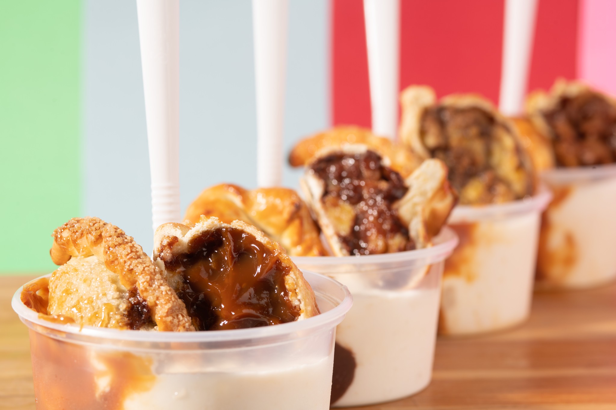 REFRESCANTE, SABOROSA E INESQUCÍVEL! 😍
Chica mescla é a nossa criação de empanada doce + gelato italiano, que te deixa com gostinho de quero (sempre) muito mais!
Se você não conhece, corre para experimentar.
Confia, é impossível não se apaixonar! 🧡
#empanadas