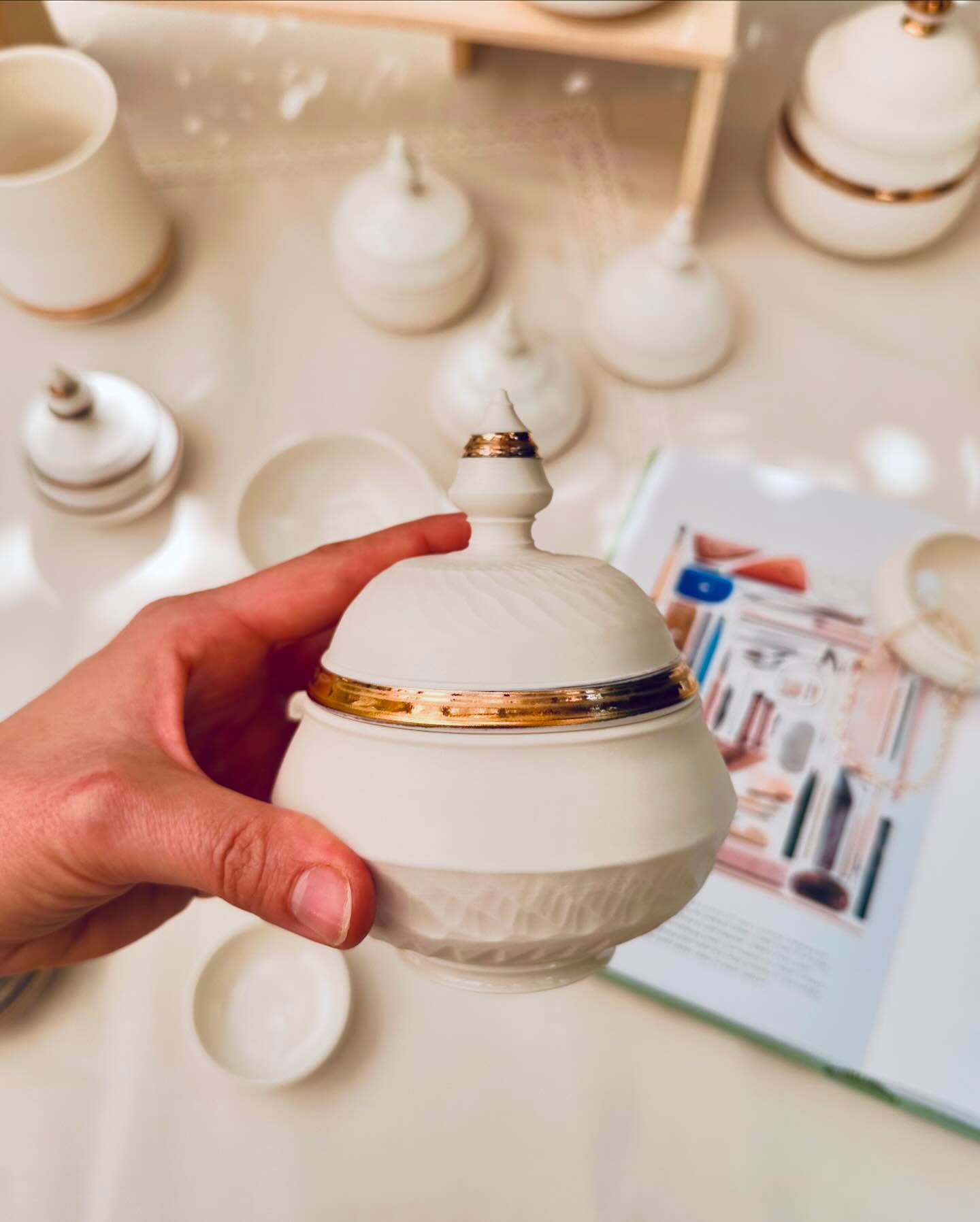 קופסאות הפורצלן שלי 🤍 כל אחת עולם