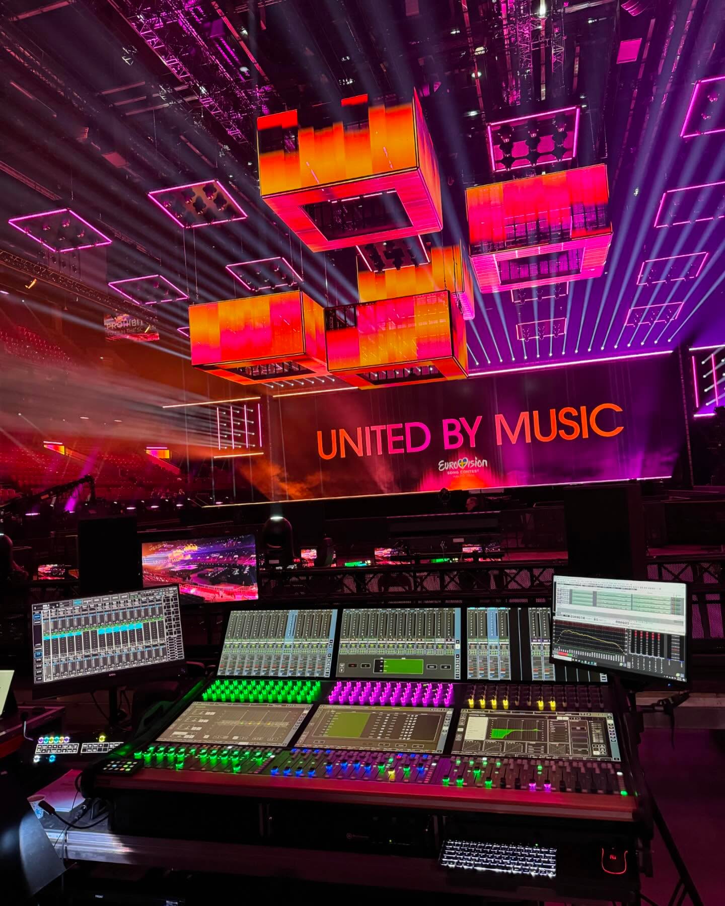 Nu är presskonferensen gjord och vi kan visa vad vi har pysslat med på sistone! Vi är glada över att vara på plats i Malmö för att göra FoH på Eurovision. Vi mixar på 2 st Avatus från Stagetec!
#wssab @stagetec_gmbh #eurovisionsongcontest #unitedbymusic #eurovision2024