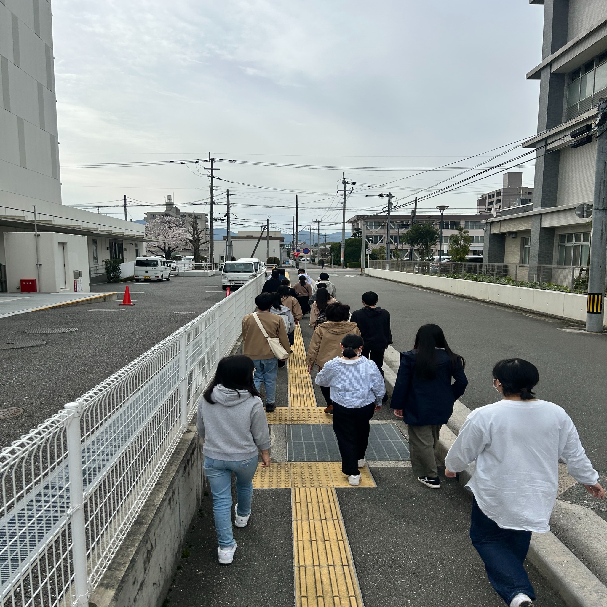 こんにちは、九国高等学院です😊
今月始めに行われたプレスクールでは、ようこそという温かい気持ちと、新しい一年の始まりのドキドキを共有しました。
市役所での記念撮影や桜鑑賞が、いい思い出になればいいな…と感じました。
#通信制高校 #高等学校 #学校生活 #高校生 #学びの場 #友情 #教育 #高校卒業資格 #大学受験 #進路指導 #専門学校
