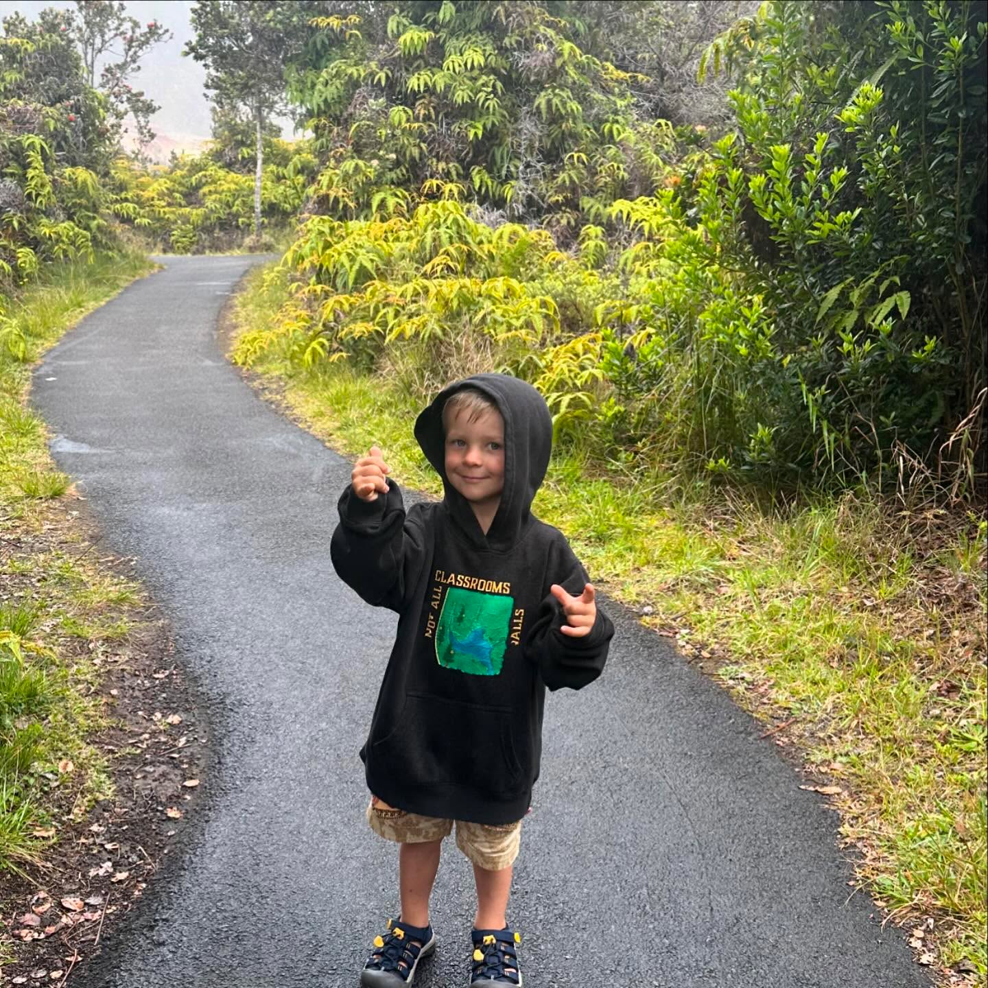 📍 Kīlauea Volcano National Park
Nature topics: volcanoes
Risks: steep drop offs and unstable cliff edges
#explorehawaii #wildschooling #adventure #homeschool #homeschoolfamily #adventurefamily #travelingwithkids #hikingwithkids