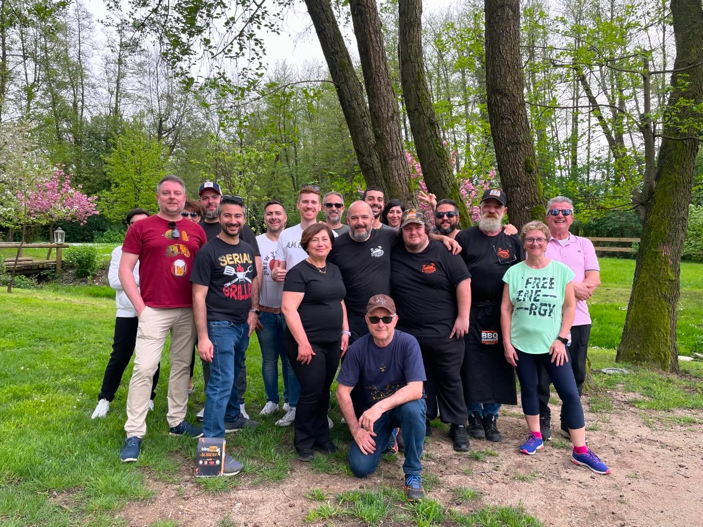 Corsi #Barbecue al @molinosantamarta con @ostefiamme
📲 Info e iscrizioni su molinosantamarta.it/bbqhub (link in bio)
Tutti i corsi sono acquistabili singolarmente, al prezzo di 59.00 e ciascuno di essi include:
🎟️ Accesso al corso in presenza che si terrà nel portico o nel parco dell’Agriturismo @molinosantamarta a Casterno, Robecco S/N, la Domenica dalle 11:00 alle 15:00.
📚 dispensa con ricette e materiale didattico degli argomenti trattati, disponibile online in formato pdf o epub con accesso riservato ai corsisti.
💬 codice di accesso al gruppo whatsapp dell’Academy: ricette, video, sconti riservati ai corsisti e un luogo per scambiare esperienze e know how.
💰 Gift Card da 15,00 € spendibile presso @labottegadicasterno per l’acquisto di carne del nostro allevamento e non solo (spesa minima 50,00).
🏅 Attestato digitale di partecipazione al corso
Posti limitati ne. ⏳
🔥 @ostefiamme @piant1 @cassani.mauro
🔥 @barbecueparadisemilano #bbqsponsor
#bbq #bbqlovers #barbecue #bbqporn #bbqhub #bbqfood #meat #fire #food #corsibbq #academy #pitmaster #weber #molinosantamarta #labottegadicasterno #azienda_agricola_cairati #tasting #foodlovers #recipe