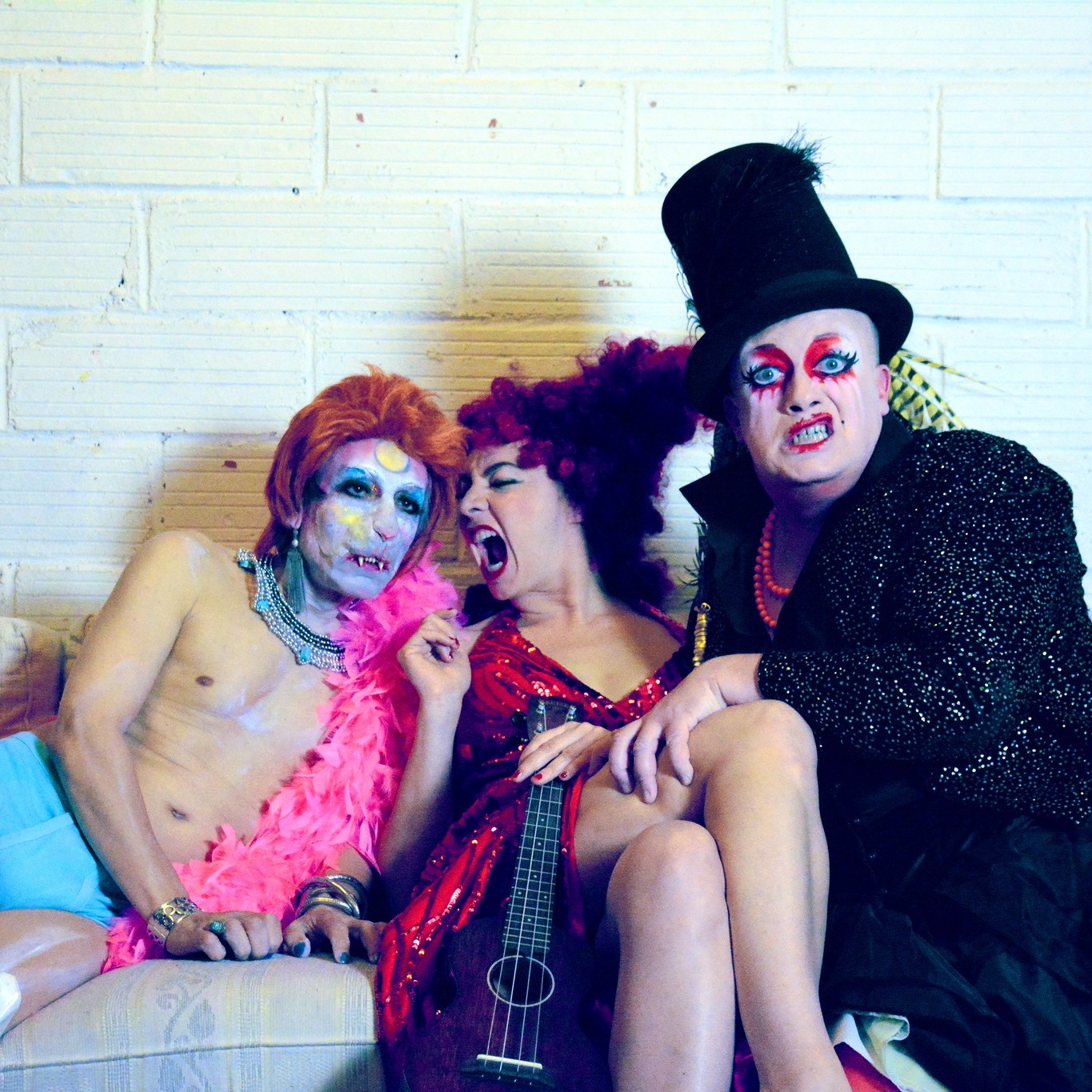 🤩Dans un mois, le 23 mai, c'est le Petit Secret💝
✨Cabaret intime, sans micro, poésie des corps et mots✨
Monsieur K. - David Noir - Mister James - Jeanne Plante & L’Oiseau joli
@cabaret.lesecret
📸 @monsieur.gac
Pensez à réserver, c'est tout le temps complet !