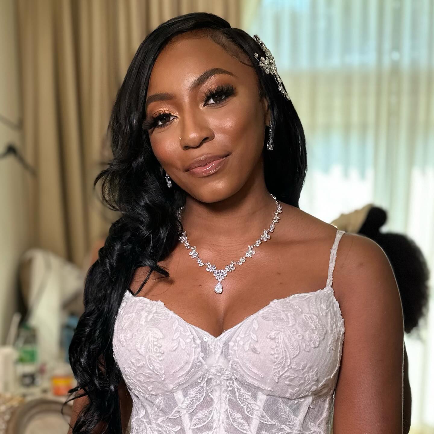 POV: you’re a bride who want their natural beauty to shine through ✨
#tampamakeupartist #tampamua #bridalmakeup #tampaweddings #clearwaterwedding #tampaweddingvendors #stpetemua #orlandomua #orlandoweddings