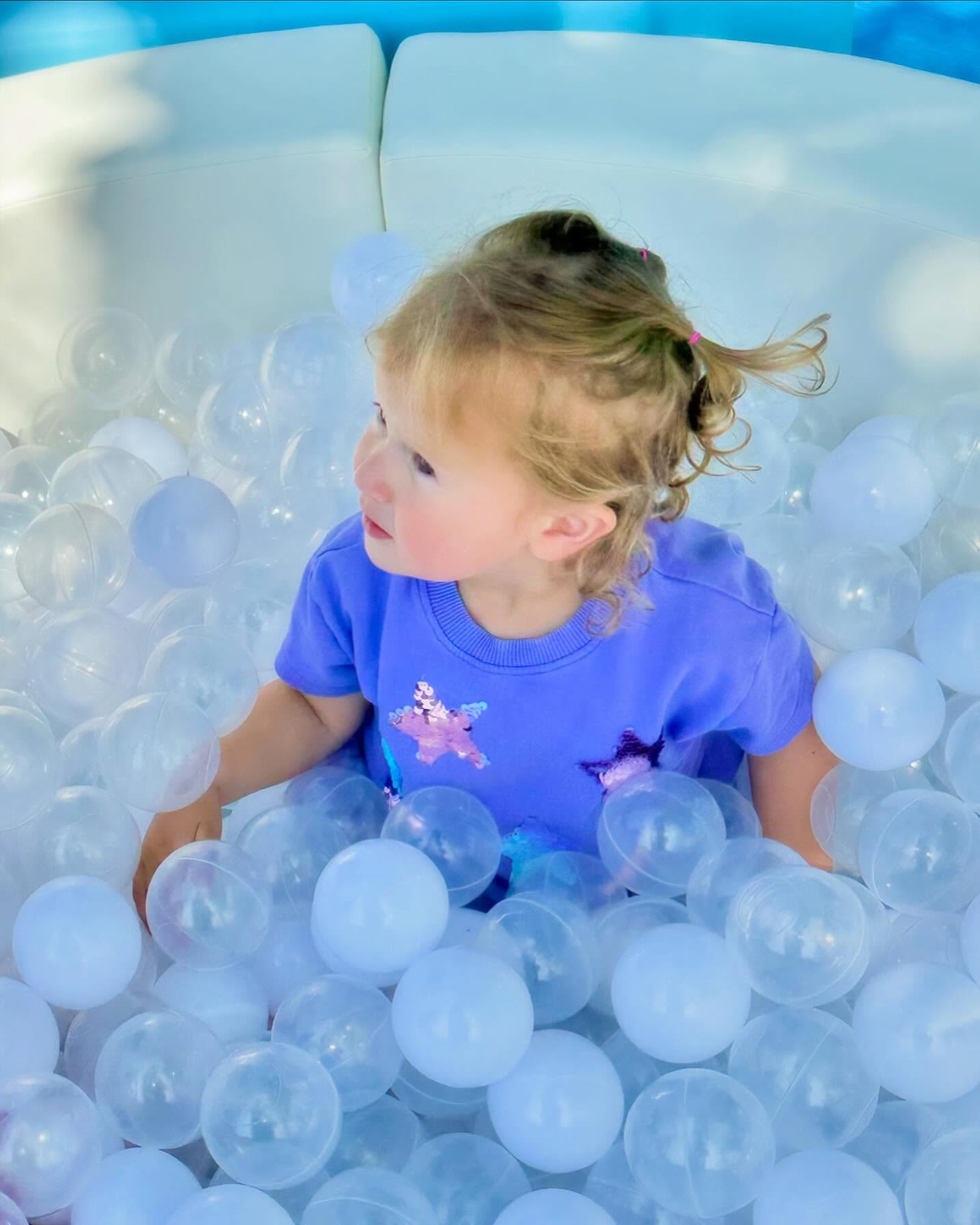 Such an amazing weekend celebrating Florence turning two with our favorite blue set — 20 square meters of pure joy! 💙 The bouncy castle and soft play area were a hit. Cheers to many more! 🎈 #BouncyCastle #SoftPlayArea #AmsterdamBirthday