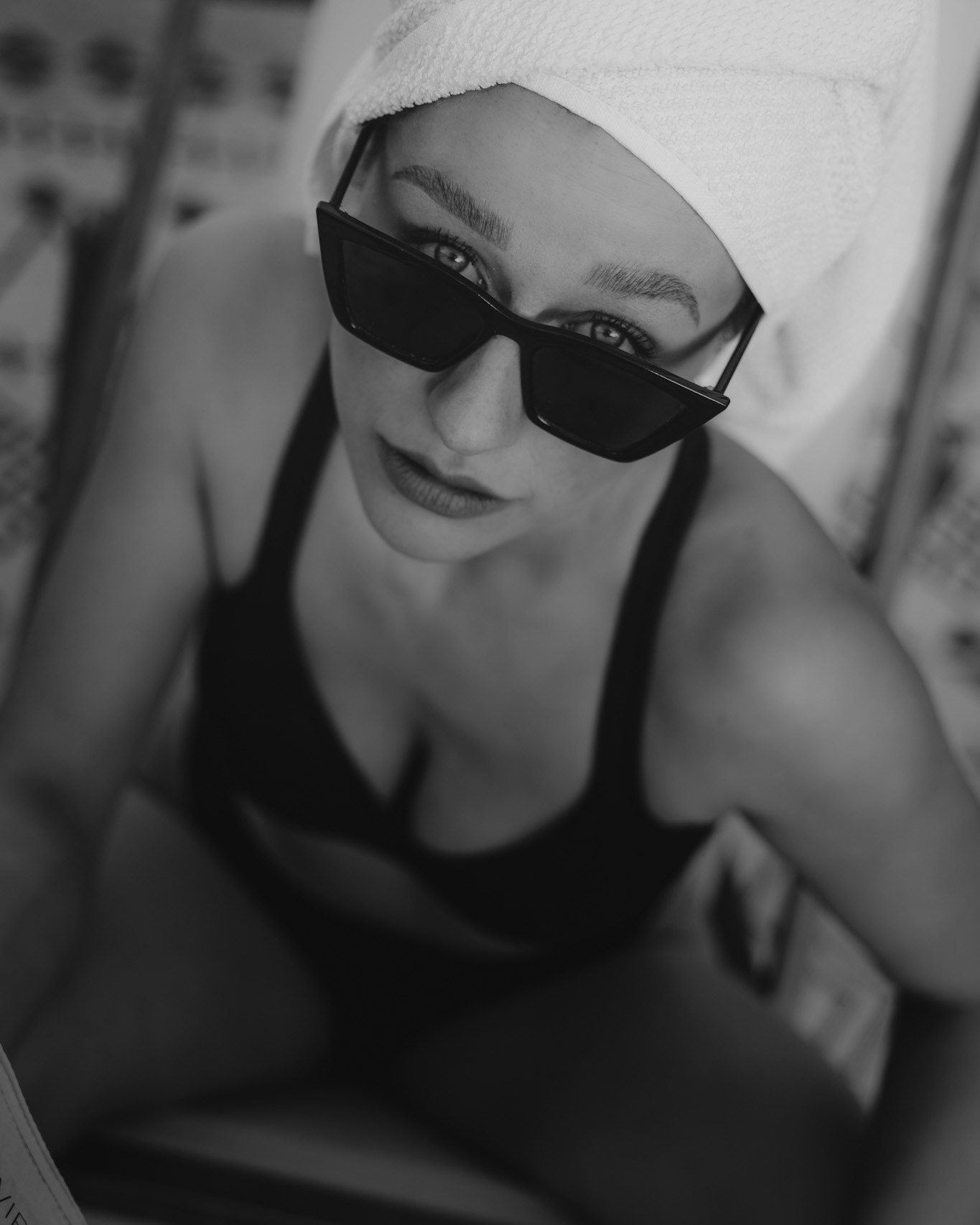 // shooting with beauty @juleees.pts
#shooting #outdoorshooting #model #portraitphotography #lifestylephotography #photographer #girls #photoshoot #bw #blackandwhitephotography #fun #editorial #editorialshooting #bellcoll #liveforthestory #saltyhomephotographie