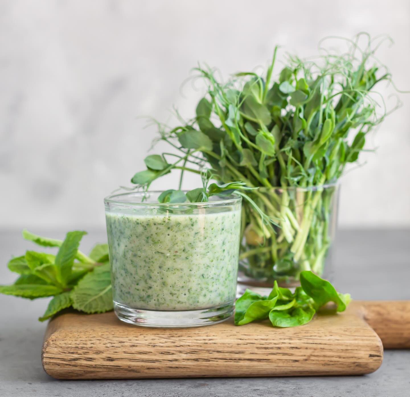 Ărtskott gĂ„r att anvĂ€nda till mycket! đ±
Bland annat kan man mixa ner dem i en smoothie. HĂ€r har vi en riktig nĂ€ringsbomb med Ă€rtskott, spenat, avokado och mynta! Mixa med vatten till önskad konsistens đ
#Àrtskott #smoothie #svenskodlat #nÀrodlat #frÄnsverige #KRAV #nyttogrönt #superfooods
