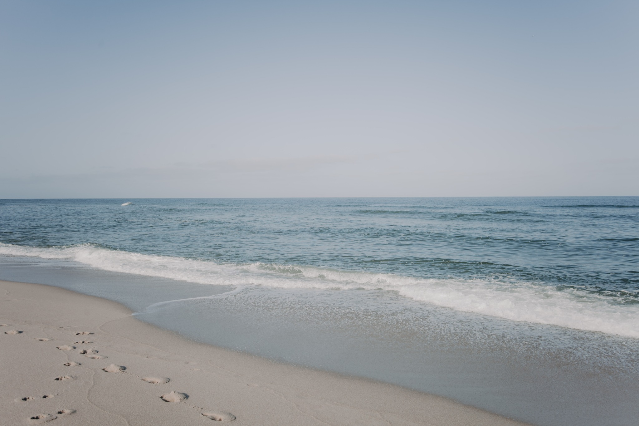 // let's go!
Heute gehts zum Arbeiten auf die Insel und ich freue mich schon sehr. Liebe Menschen, tolles Wetter und Zeit am Meer, tippi toppi! ☀️
Aber es erfüllt sich auch ein riesiger Lebenstraum und ich kann es kaum erwarten.
Habt ihr eine Ahnung was es sein könnte?
Ich bin gespannt, ob ihr erratet was es ist ✌🏼✨
#letsgo #workworkwork #workation #sylt #insel #ocean #oceanvibes #waves #wellen #swell #surferlife #lifestyle #lifestylephotography #stademagazine #canondeutschland #madewithlightroom