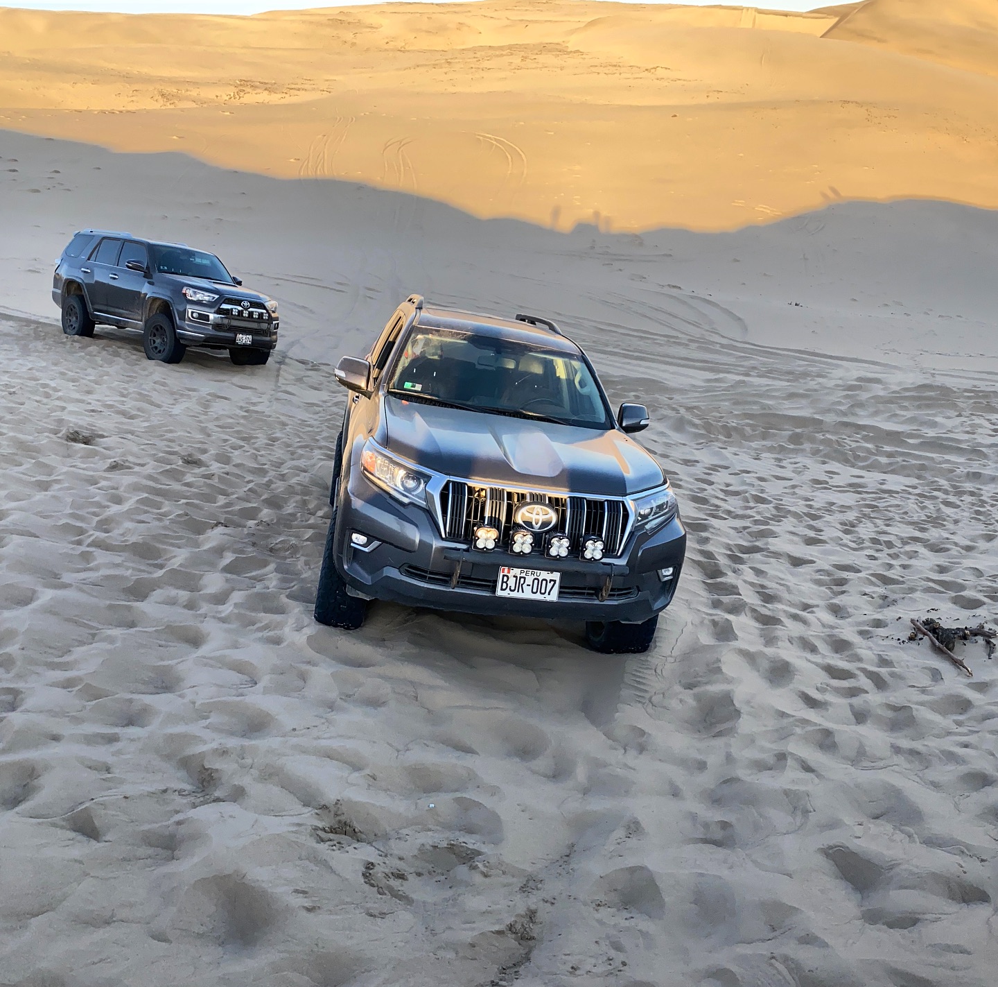 1 hora y media aproximadamente para subir a la duna Toro Mata en camionetas 4x4. Toda una experiencia!