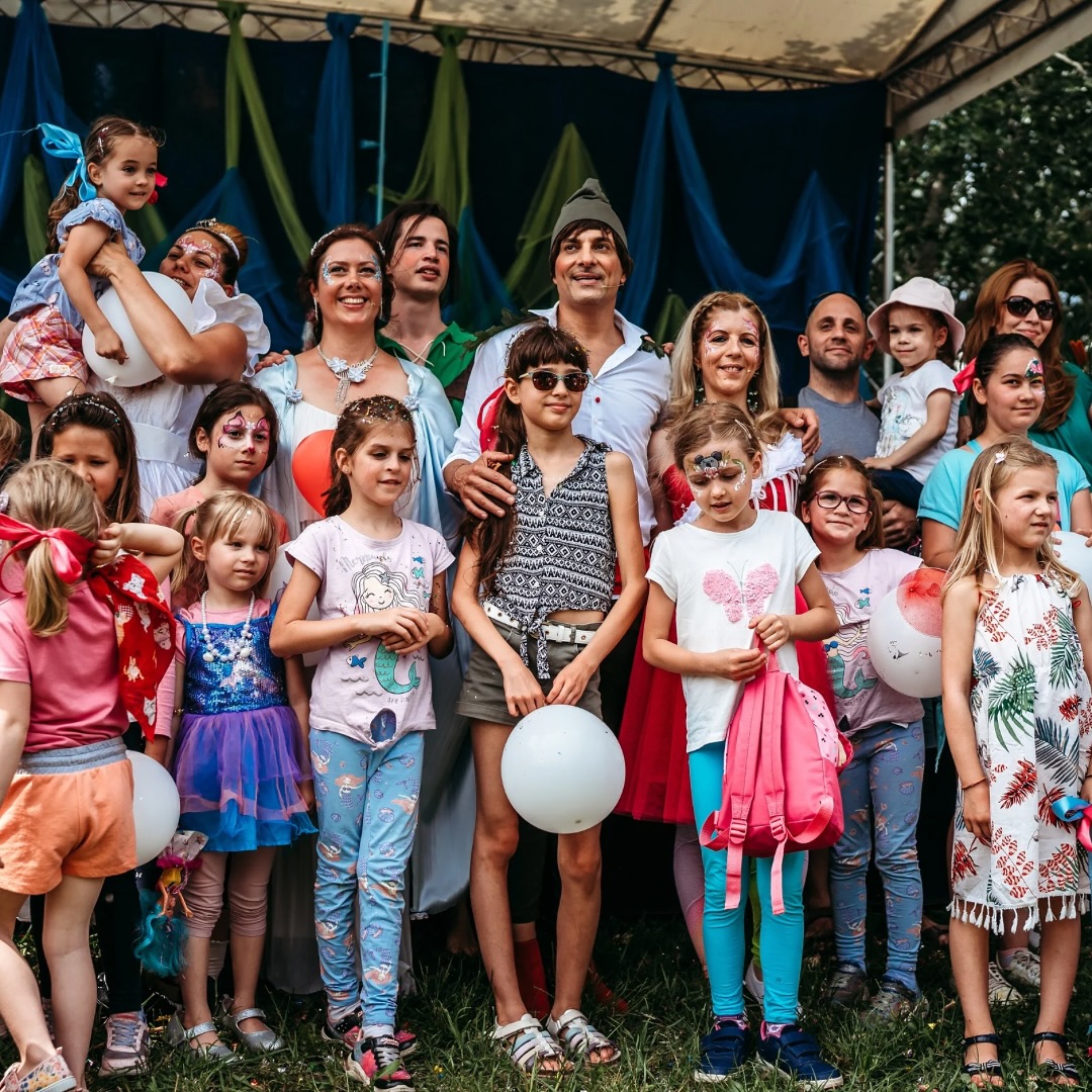 Köszönjük a családoknak, hogy ilyen nagy számban eljöttek, minden előadónak és szolgáltatónak, hogy egész nap mindent megtettek a látogatók jó kedvéért és a Paper Plane Photography -nak, hogy ismét megörökítette☺️📸
.
.
#anyavagyok #gyerekkelazélet #gyerekprogram #budaörs #kamaraerdő #gyereknap