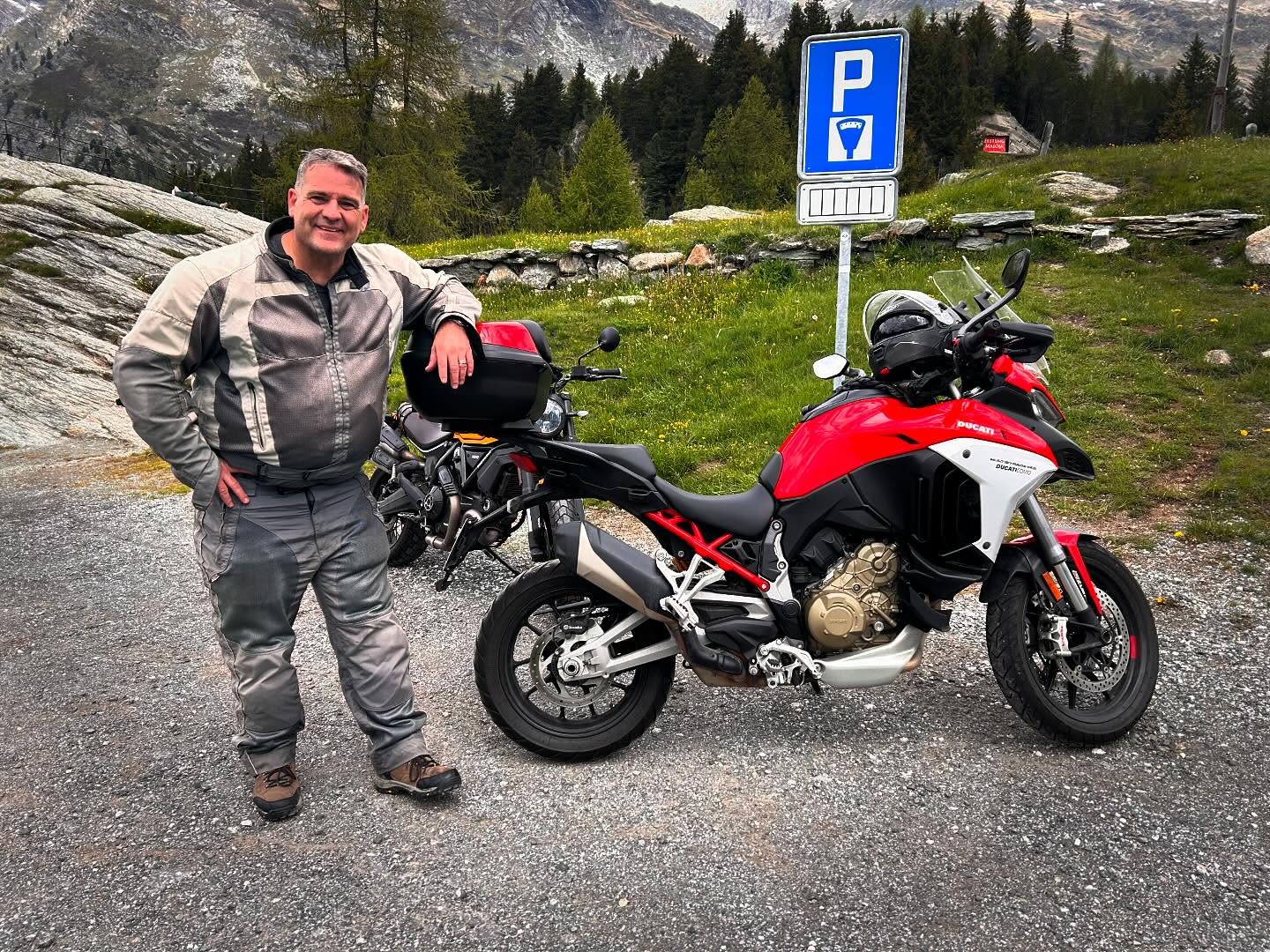 Riding is something which links you to heaven. That’s definitely true.
#lakecomomotorbike #lakecomo #motorcycle #motorcycletouring