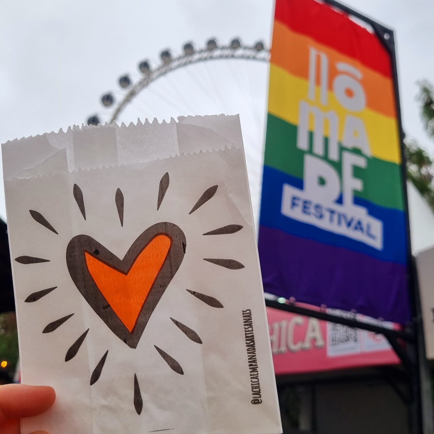 E nesse final de semana, rolou mais uma edição do @nomadefestivalsp no Parque Villa Lobos! Um Festival que reúne muita música boa, pessoas super simpáticas e marcas de peso, que fez até a chuva dar uma trégua.
Nós, estivemos na Praça de Alimentação e no Espaço Family & Friends.
Foi um prazer conhecer cada cliente novo ou conhecer de pertinho uma galera que já pede La Chica! 🧡
@agenciainhaus, obrigada por essa parceria e confiança. Vocês arrasam!
Até o próximo Nômade! ✌
#nomadefestival #inhaus #parquevillalobos