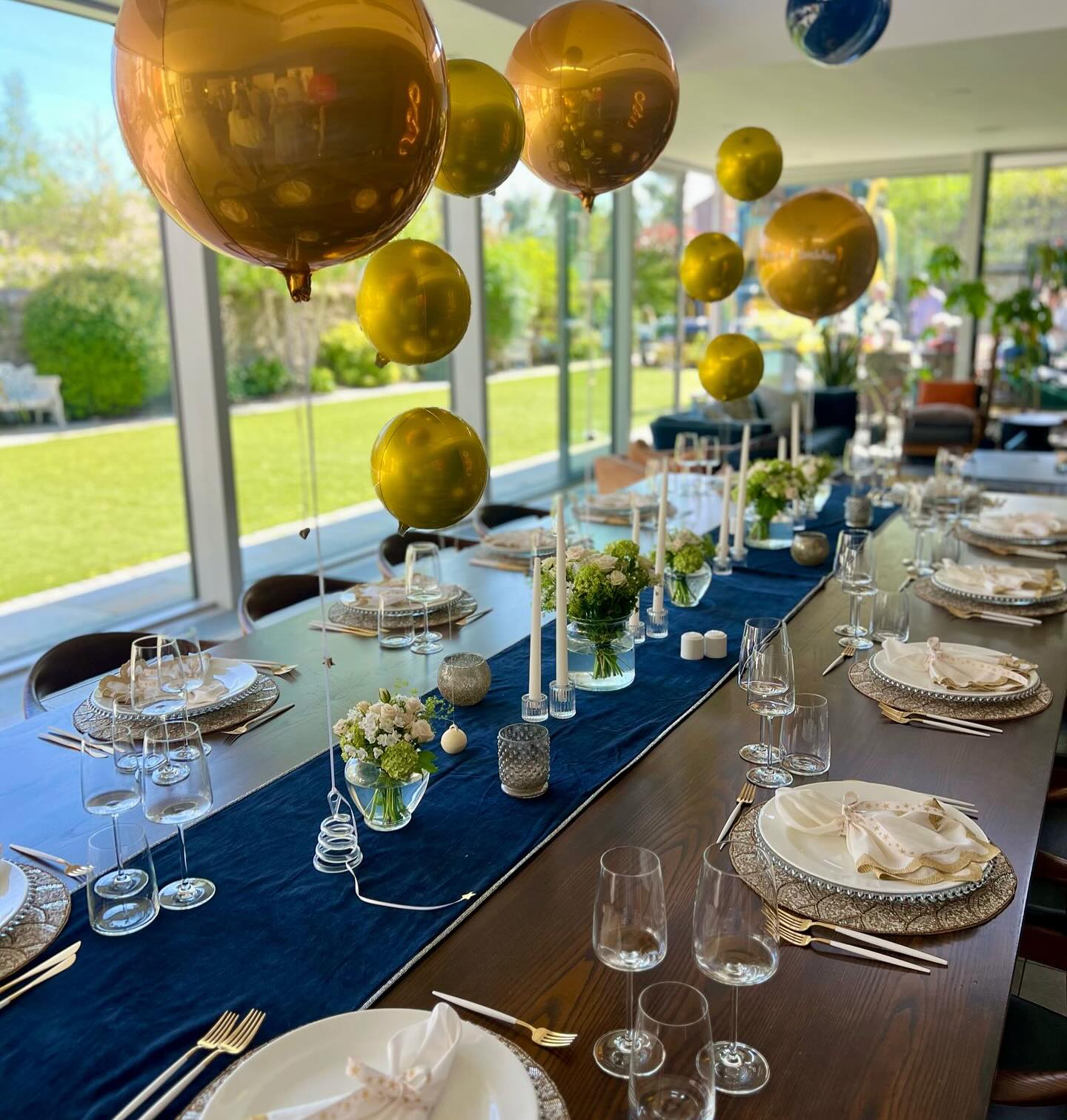 Table all set with @bespokeballoons.ie
📸 @emmamsmyth