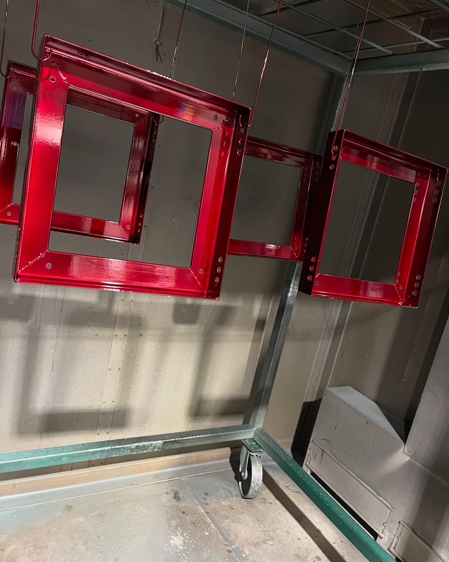 Lovely bit of Candy Ruby Red done for a customer a few months back, such a cool colour 🩸🔥
For any enquiries get in touch via the website or DM us on here (DM’s are not monitored frequently, so please do be patient or give us a call)
#powdercoating #wheelroller #candyred #ac