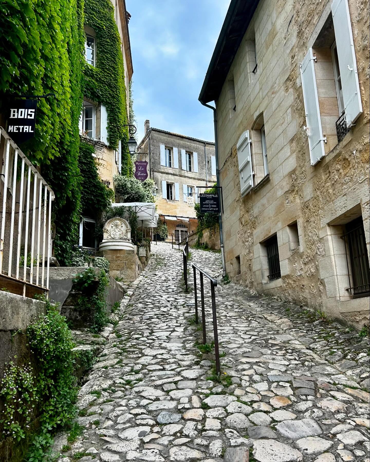 A lovely visit to Clos Fourtet yesterday- Premier Grand Crus Classe in Saint Emilion. The 2017 was drinking nicely. Their limestone cave’s & biodynamic plots are very fascinating. #saintemilionfrance #saintemilion #closfourtet #bordeaux #bordeauxwine #wine #vin #france #wineguide #guidelife