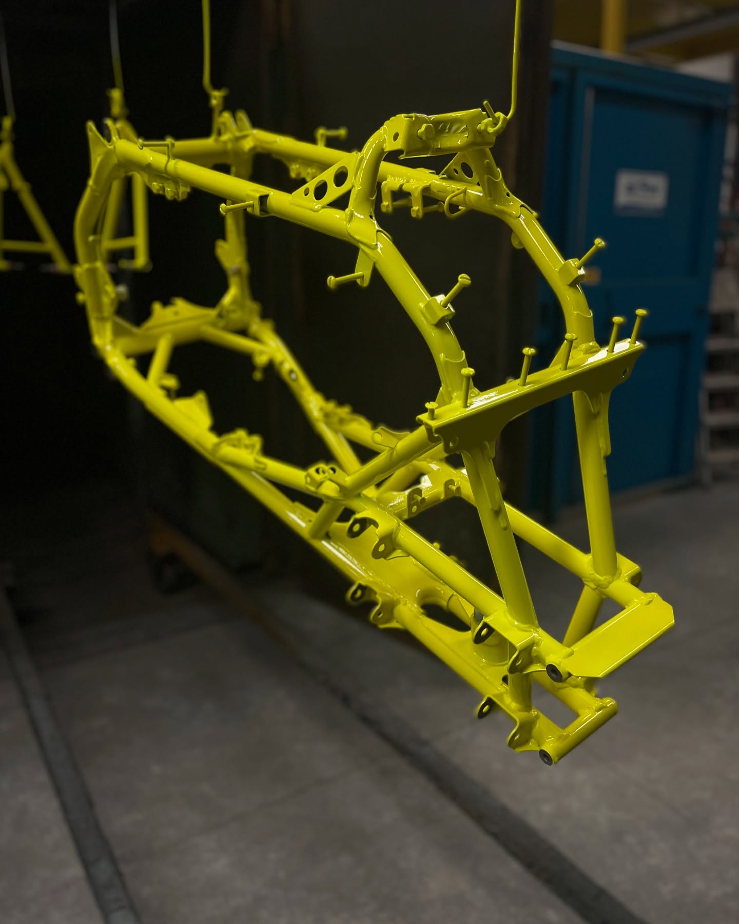 🟡🔵 Want to stand out on the track? We’ve got you covered….
Some recent images of some Yellow and Candy Blue done for a great customer of ours, this colour scheme really stands out against the standard colours seen on track 👌
As always a big thank you to Matt for letting us complete these bits 🤙
Any powder coating needs get in touch Via our website or send me an Email - harrison@acpowdercoatings.co.uk