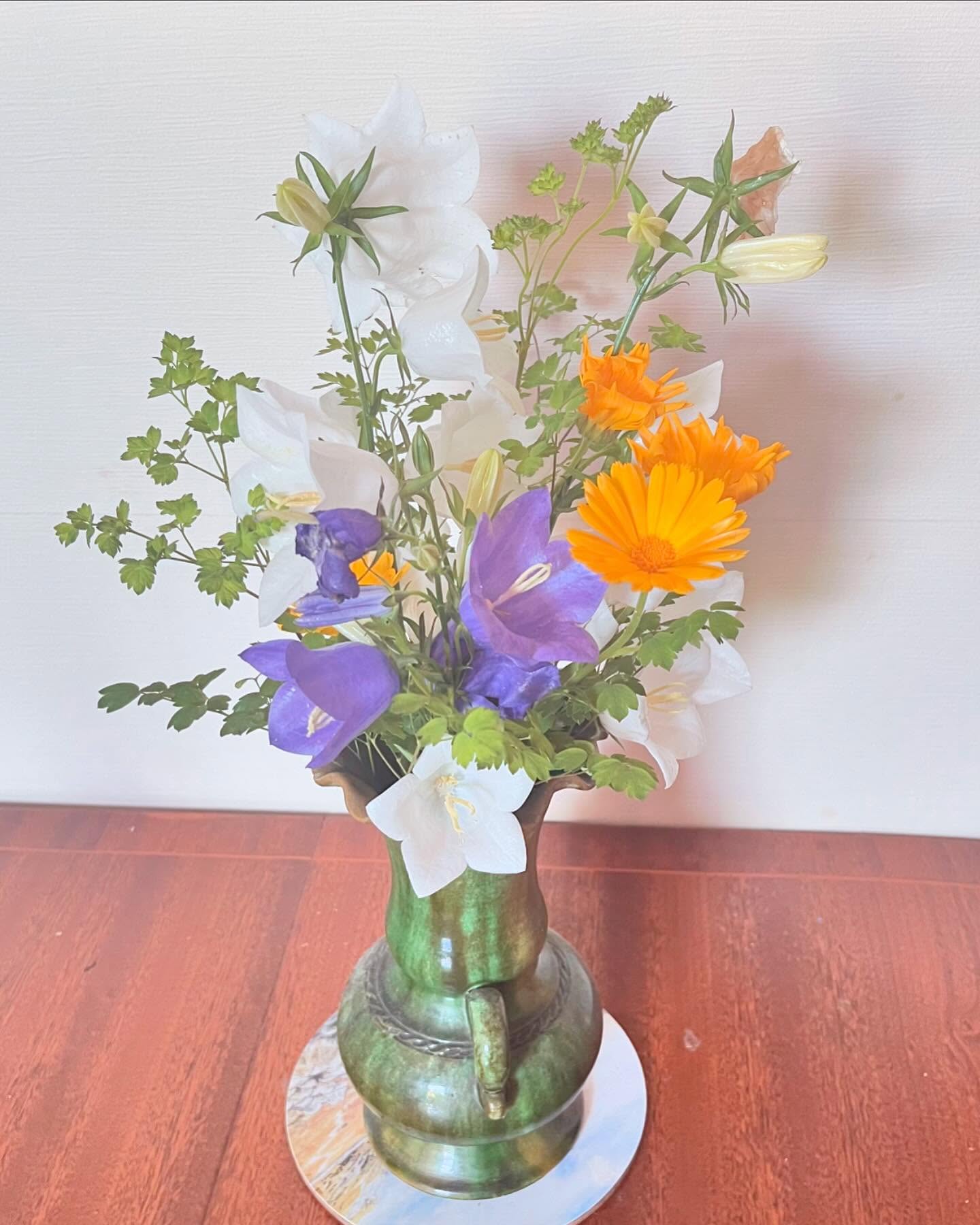Beautiful bouquet from my mother in law…all grown in her garden 🌼