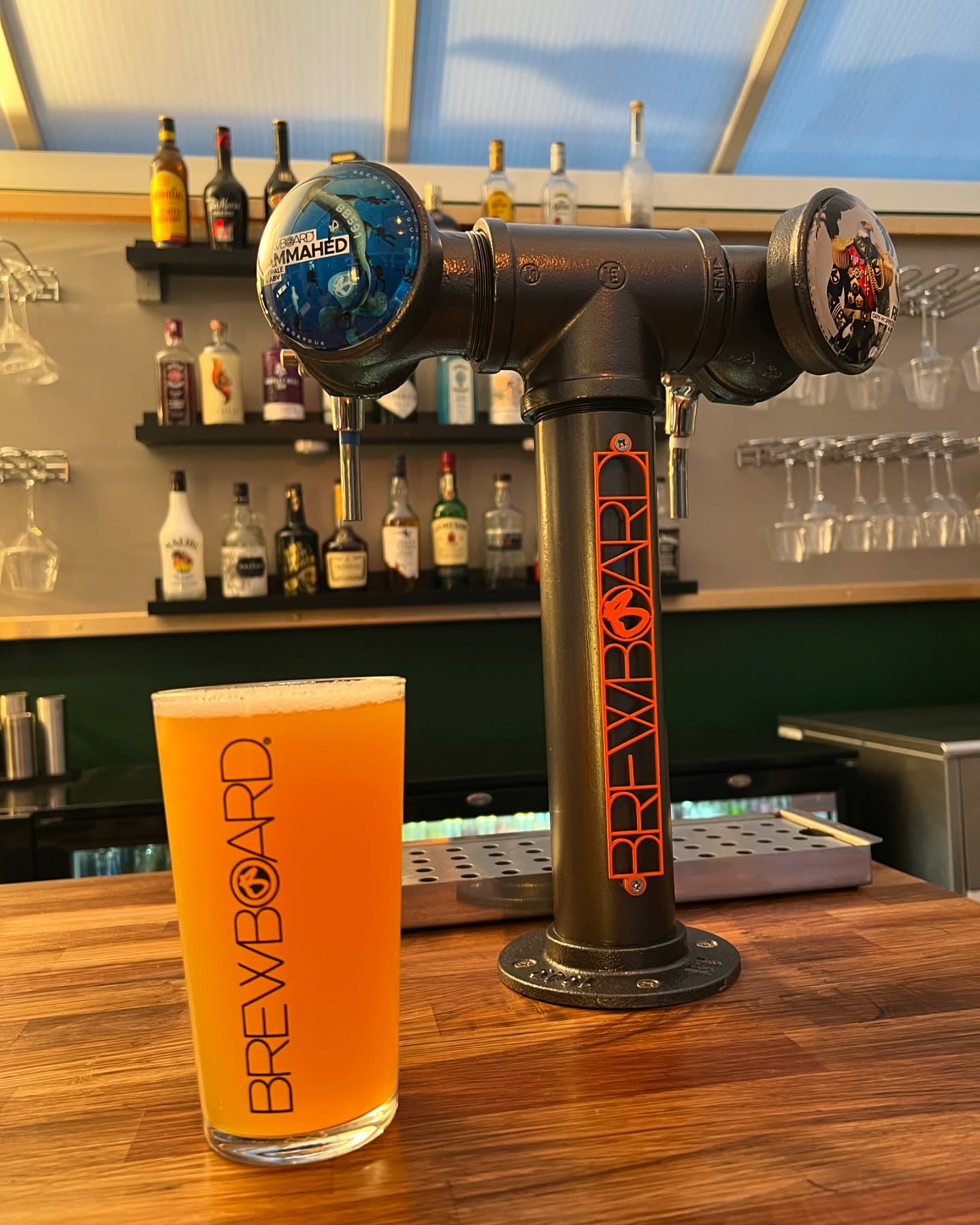 The taps are in! 🍻
@brewboarduk
We had a cold box put in to ensure the proper keeping of our kegs. Swipe to see the process ➡️
Join us for a pint in the bar, restaurant or garden 🍺
#beer #taps #restaurant #draughtbeer #bar #cambridge #smallbusiness #pearandolive #brewboard #pint #craftbeer #lager #hazypale #hildersham