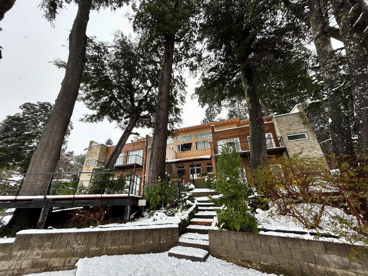 #refugiodellago #catedral #bariloche #barilocheargentina #lagogutierrez #nahuelhuapi