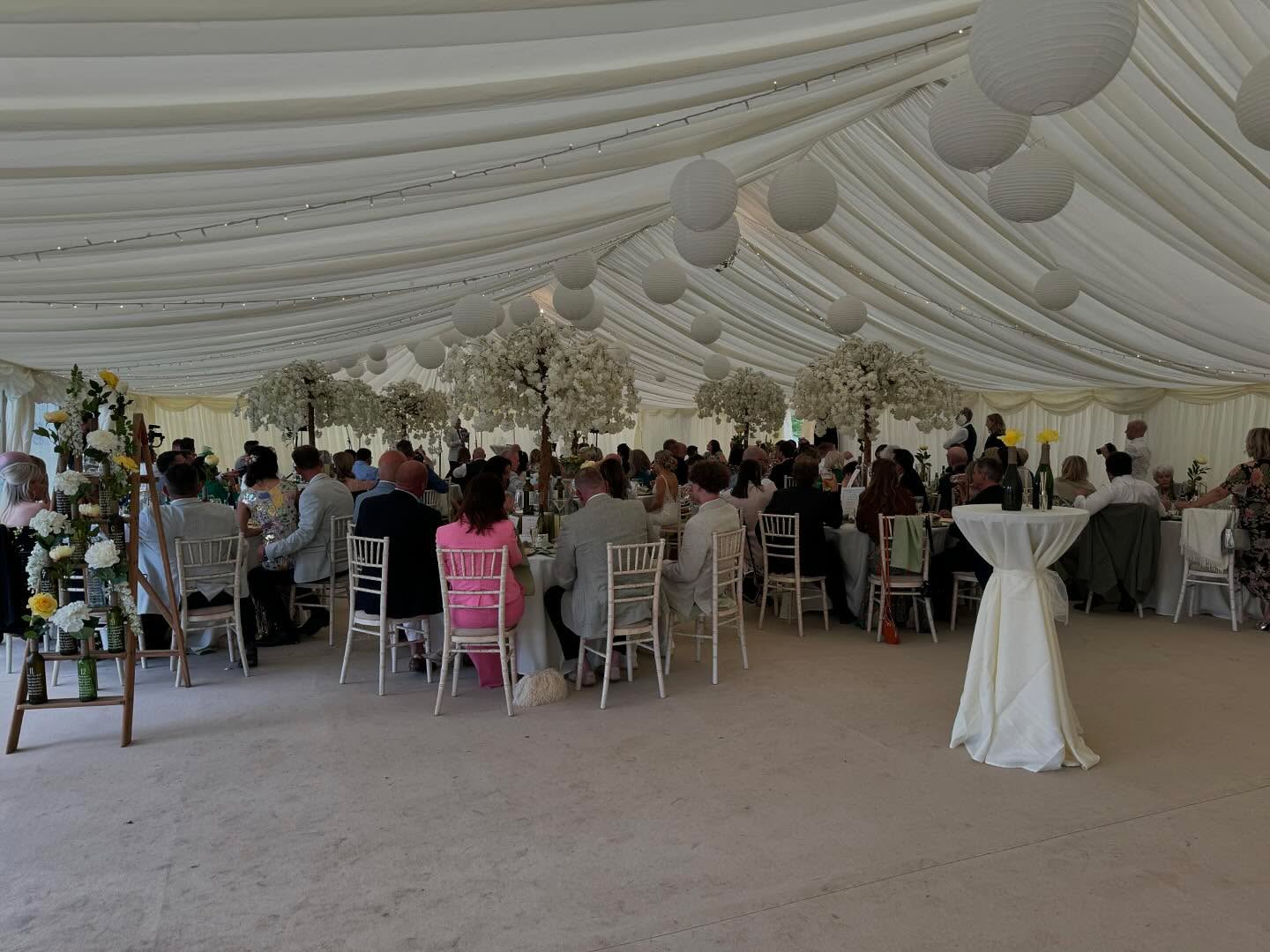 What a blast this wedding was ♥️
It was my first time at @smallshawcottagesandspa and what a venue this is!!
Just look at those views.
Simply stunning 😍😍