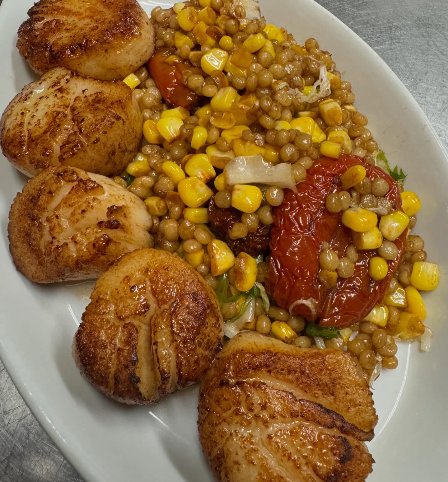 Scallops @copperkettlecafe #copperkettlecafe #hartsdale #scarsdale #eaaaaats #westchester #westchestercocktails #westchestereats #comfortfood #dobbsferry #edgemont #hartsdaleeats #foodporn #copperstyle @resy