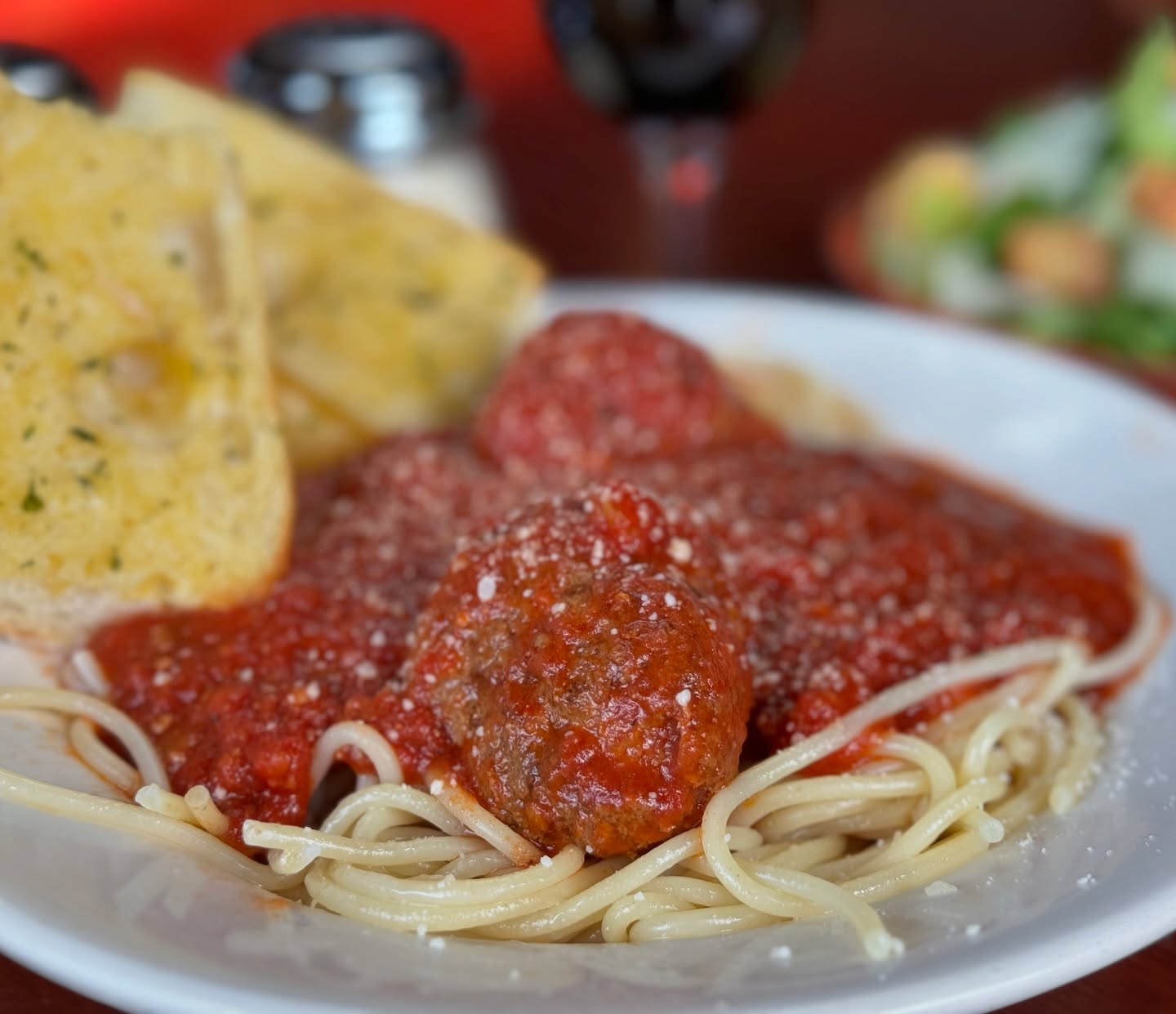 Dont miss Sunday’s freshly prepared spaghetti and meatball special! All pasta specials served with garlic bread and your choice of ceasar or garden salad 🥗🍝