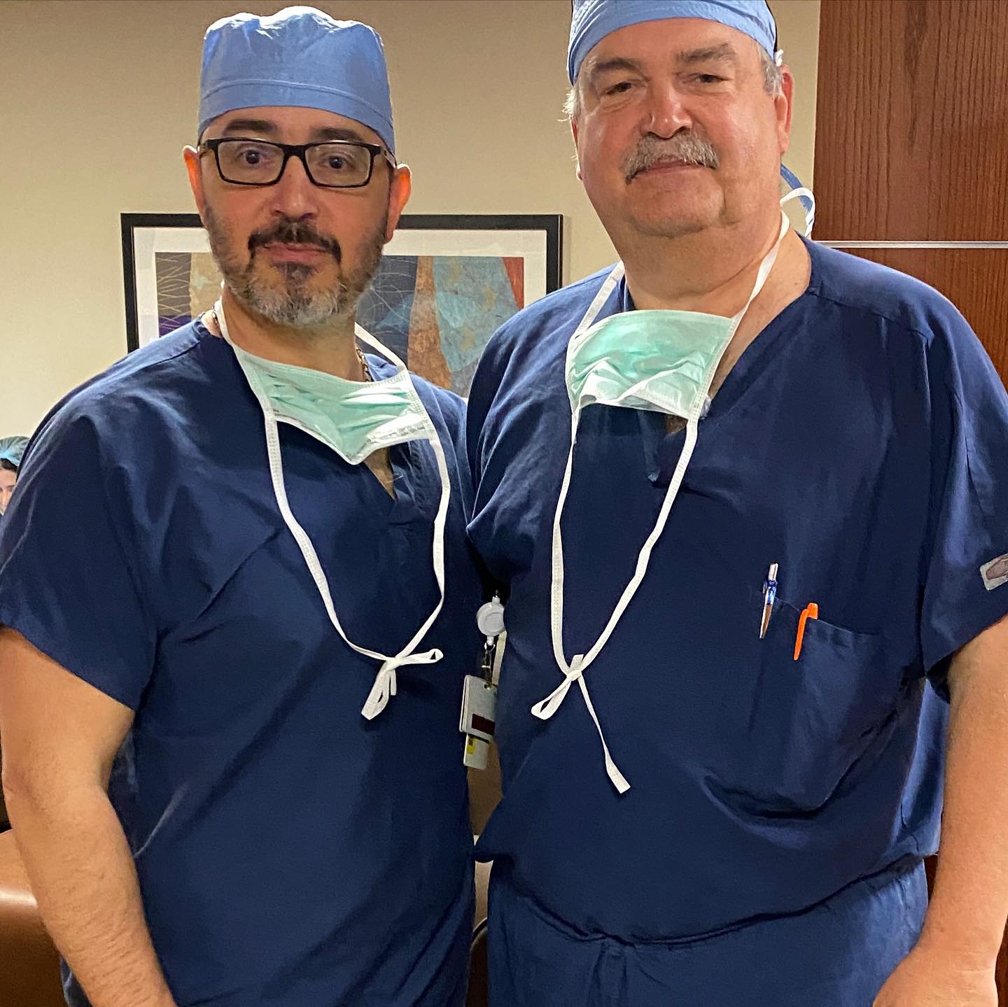 James M. Russavage, MD
26 senelik Hocam ve Meslektaşım. Pek çok şeyi öğrendiğim, derin insani değerleri olan, gördüğüm en iyi cerrah ve doktorlardan, beni her zaman destekleyip bir ağabey gibi arkamda duran, “Maskülen” Cerrahların son örneklerinden….
Bugün emekli olurken, meslek hayatının son ameliyatını Pittsburgh Üniversitesi’nde onunla birlikte yapıyoruz ve bundan sonra hastalarının bir kısmını ben devir alıyorum.
Sonsuza dek minnettar kalacağım !!
#pittsburgh #upmc #microsurgery #plasticsurgeons #plasticsurgery #pittsburghplasticsurgery #usa #🇺🇸