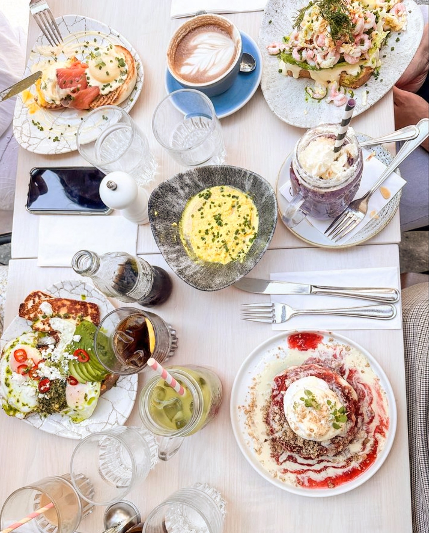 Hello happy people! We’re back open again 🥳 how was your midsummer? Ours was fantastic! 💐
Thank you @laura_thatextramile extrasmile for the visit and the photo 😍